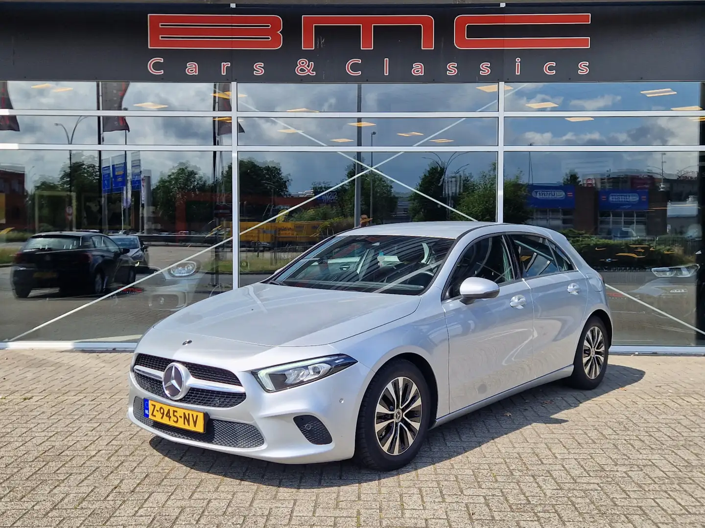 Mercedes-Benz A 180 d Luxury Line Camera Navi Stoelverwarming Grijs - 2