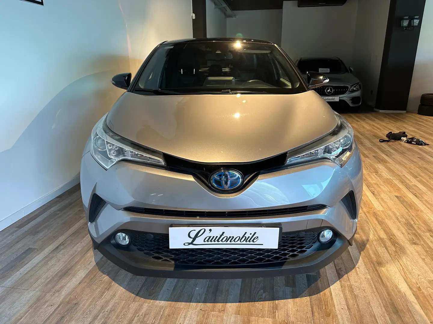 Toyota C-HR 1.8h Lime Beat Special Edition 2wd e-cvt Grey - 2