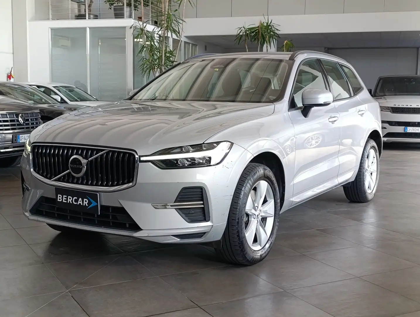 Volvo XC60 XC60 B4 (d) AWD automatico Essential Argento - 1