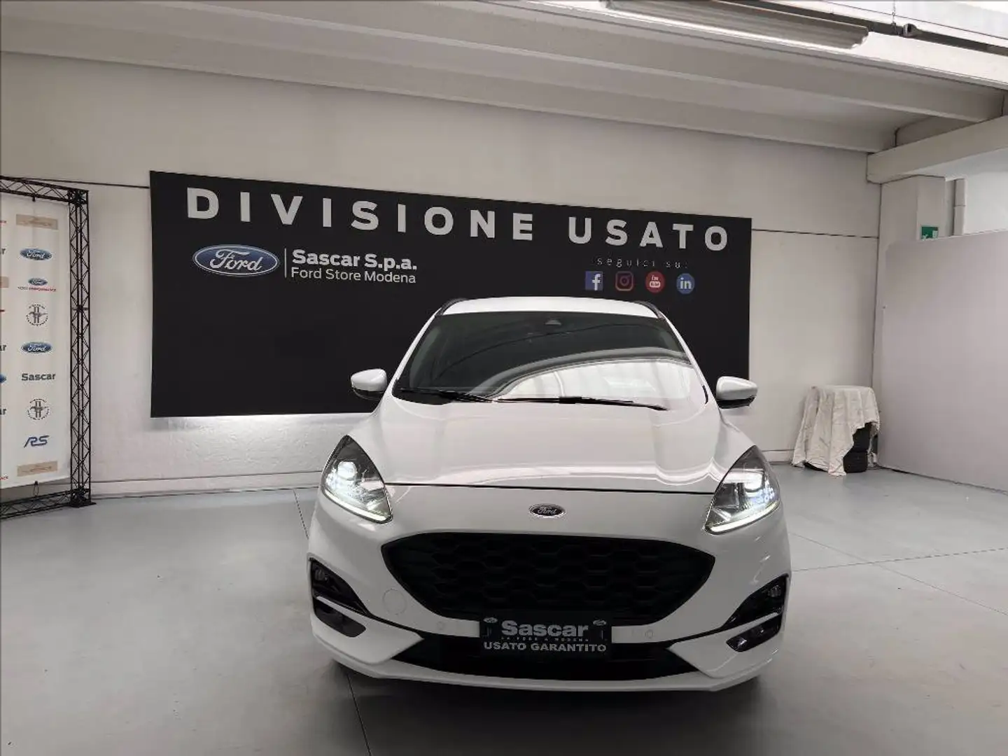 Ford Kuga 1.5 ecoblue ST-Line 2wd 120cv auto Bianco - 2
