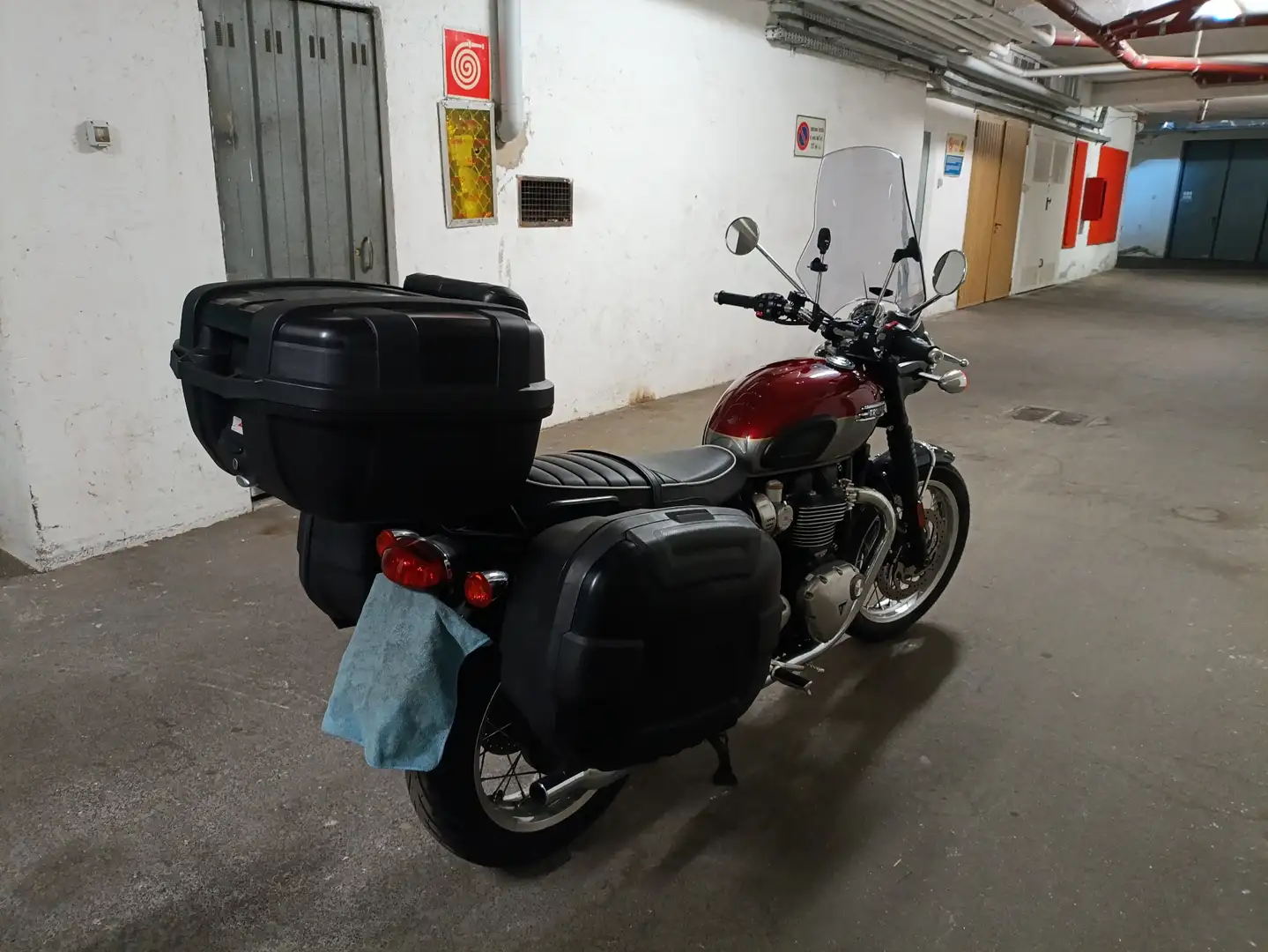 Triumph Bonneville T120 Rot - 2