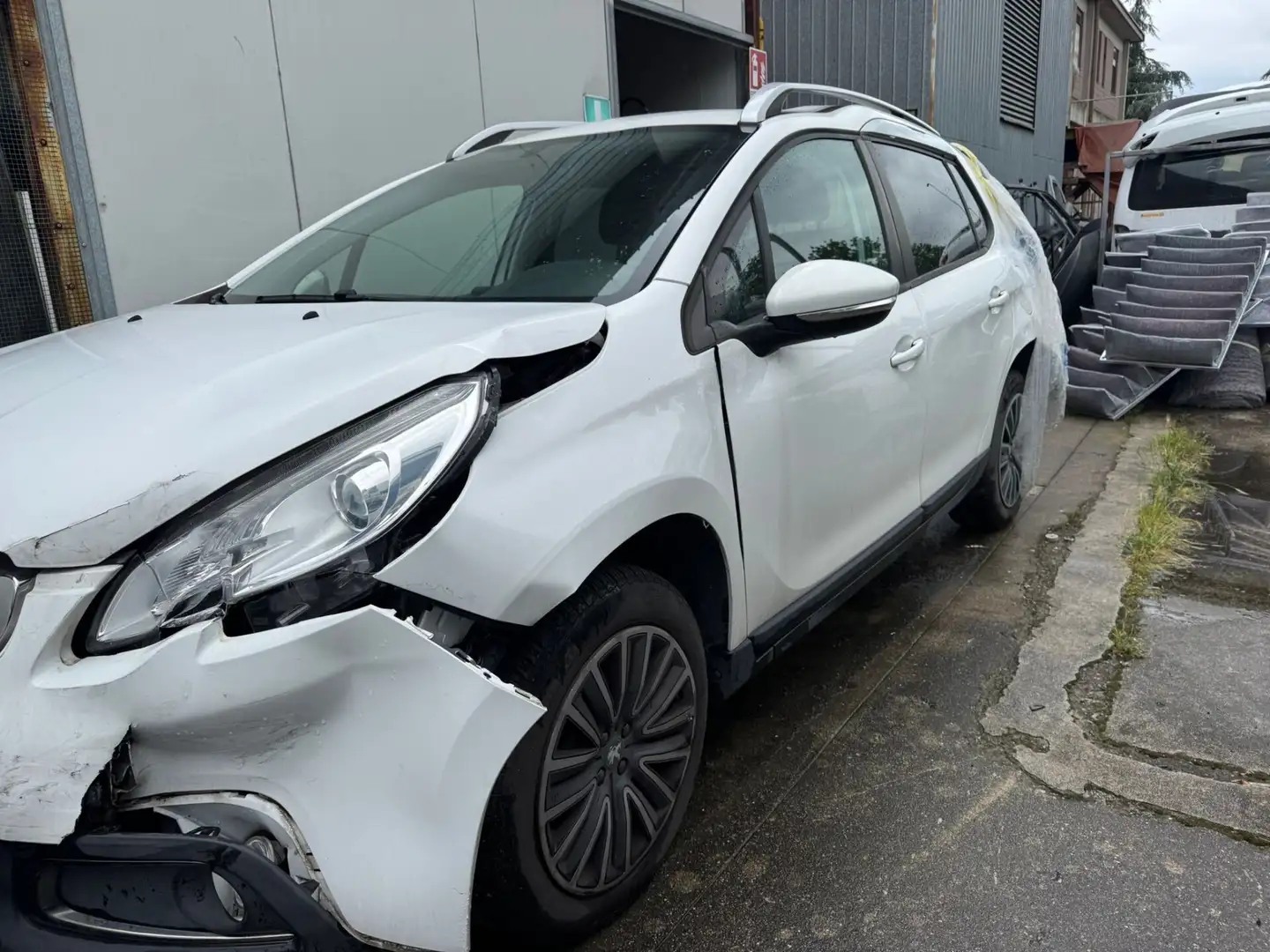 Peugeot 2008 (Incidentata) BlueHDi 75 Active neopatentati Bianco - 1