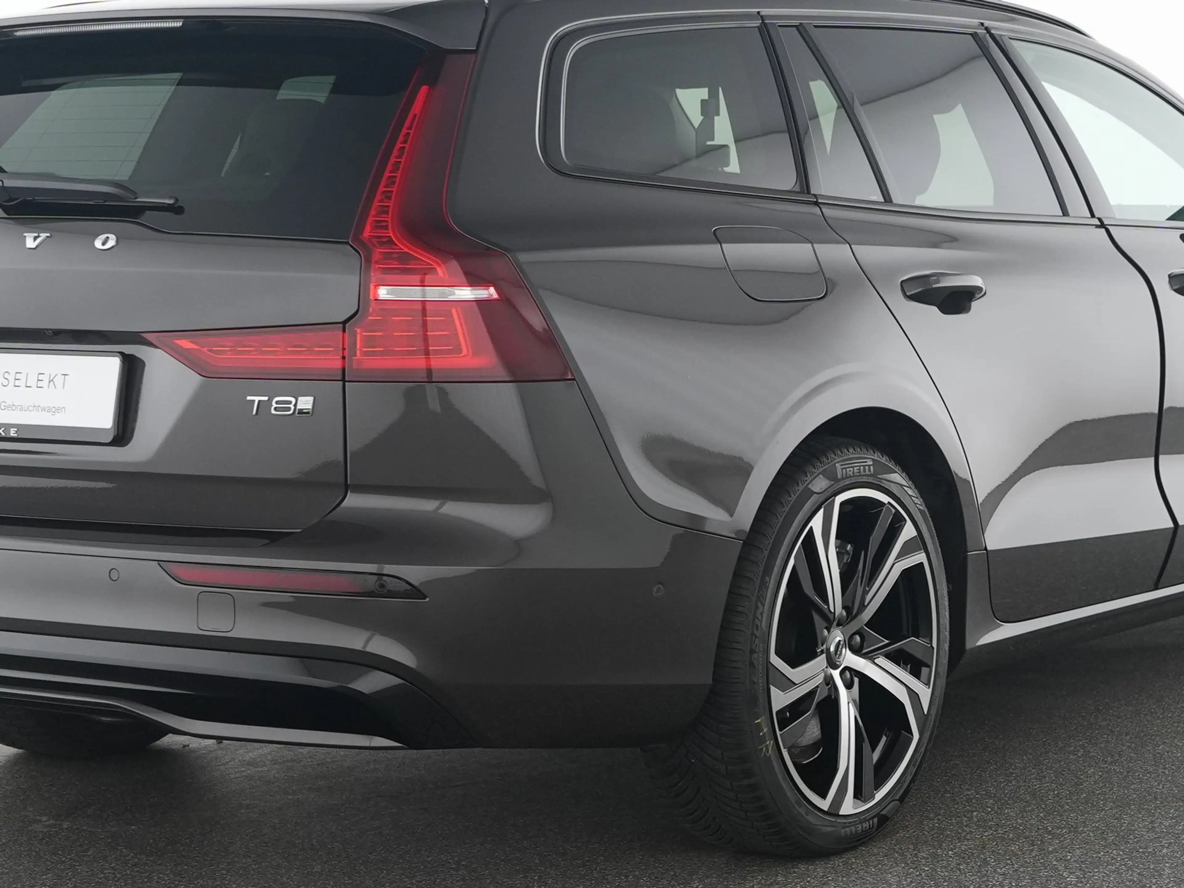 Volvo V60 T8 AWD Plus Dark GSHD*19"H&K-SOUND*360° — photo 10