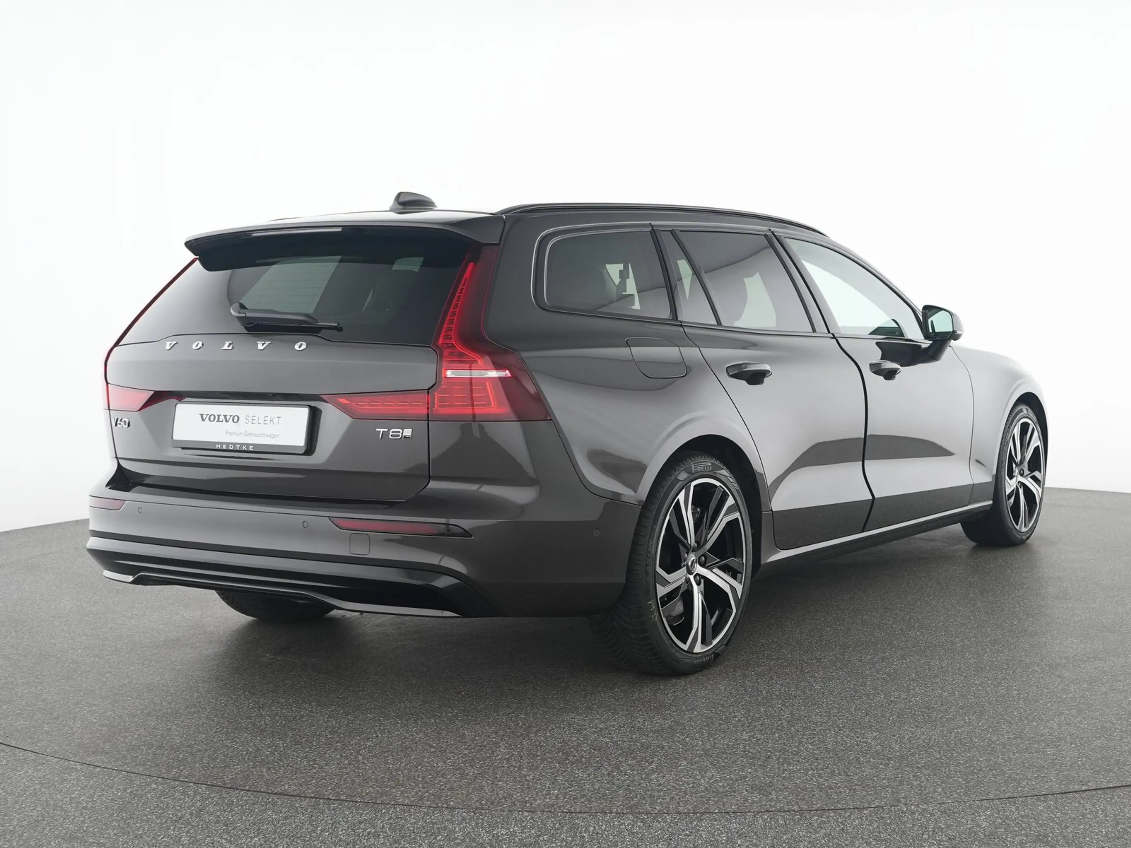 Volvo V60 T8 AWD Plus Dark GSHD*19"H&K-SOUND*360° — photo 2