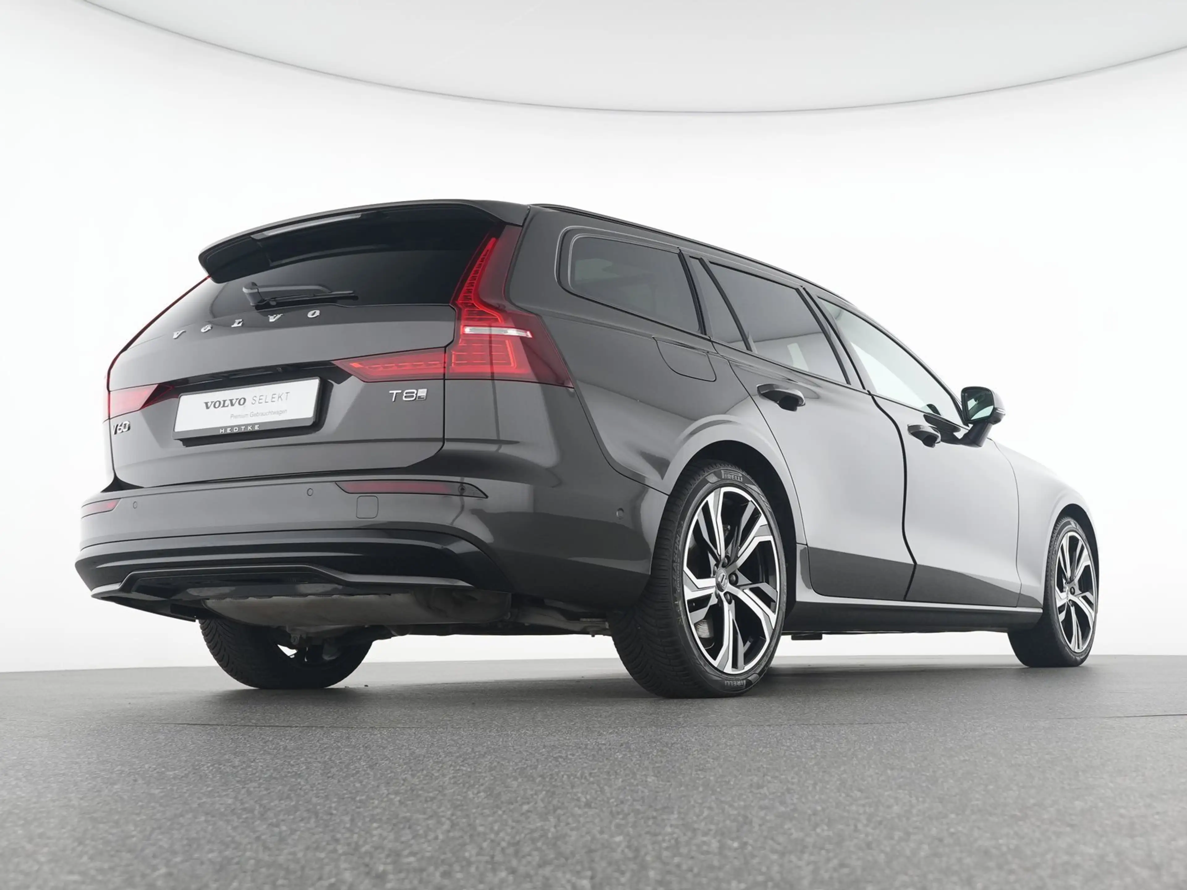 Volvo V60 T8 AWD Plus Dark GSHD*19"H&K-SOUND*360° — photo 8