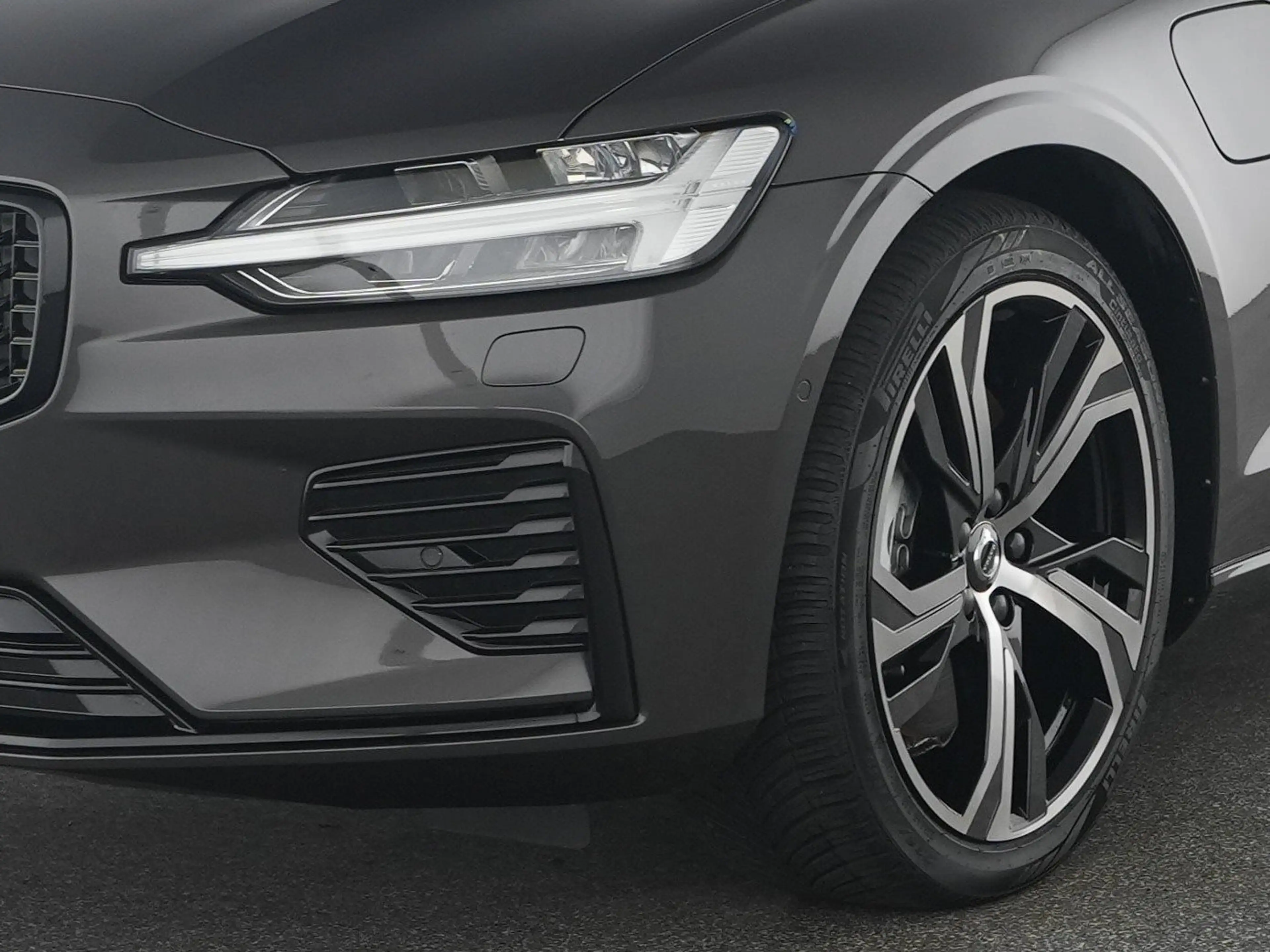 Volvo V60 T8 AWD Plus Dark GSHD*19"H&K-SOUND*360° — photo 9