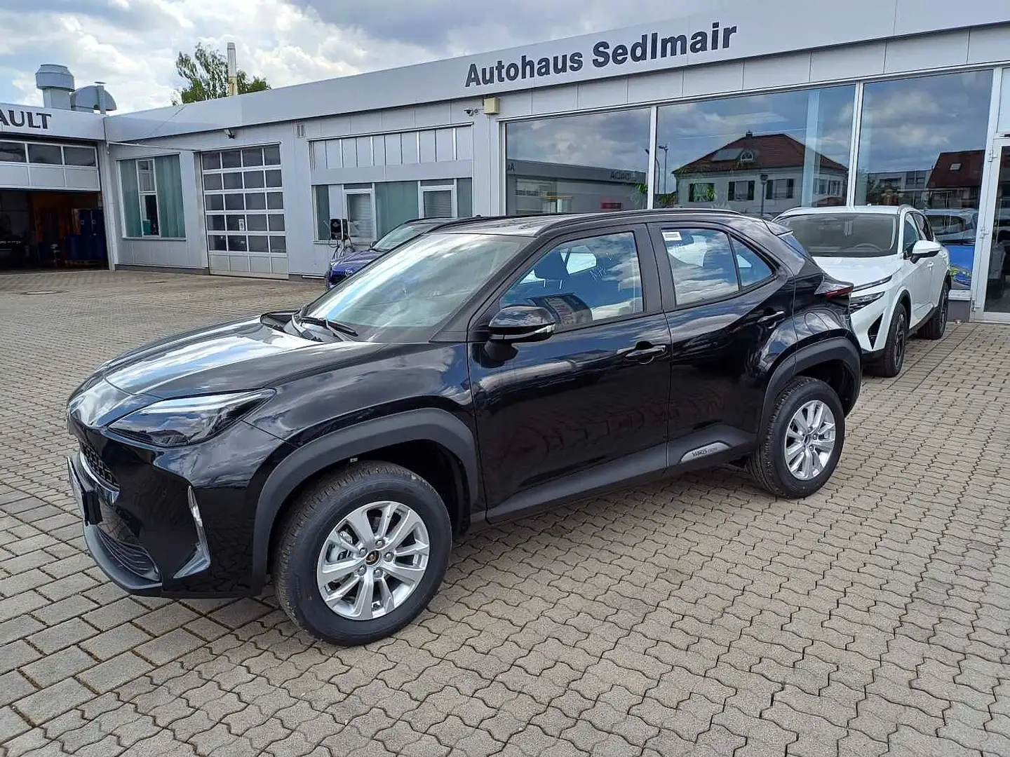 Toyota Yaris Cross Hybrid Active SHZ/LHZ/KAMERA/SOFORT! Schwarz - 1