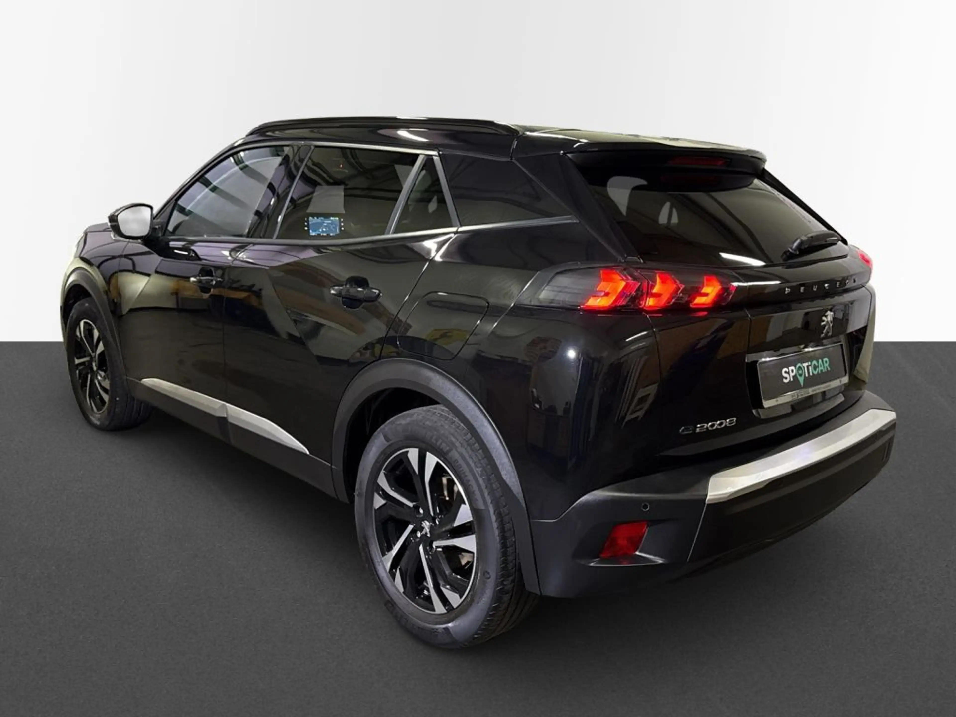 Peugeot 2008 Elektro Allure — photo 7