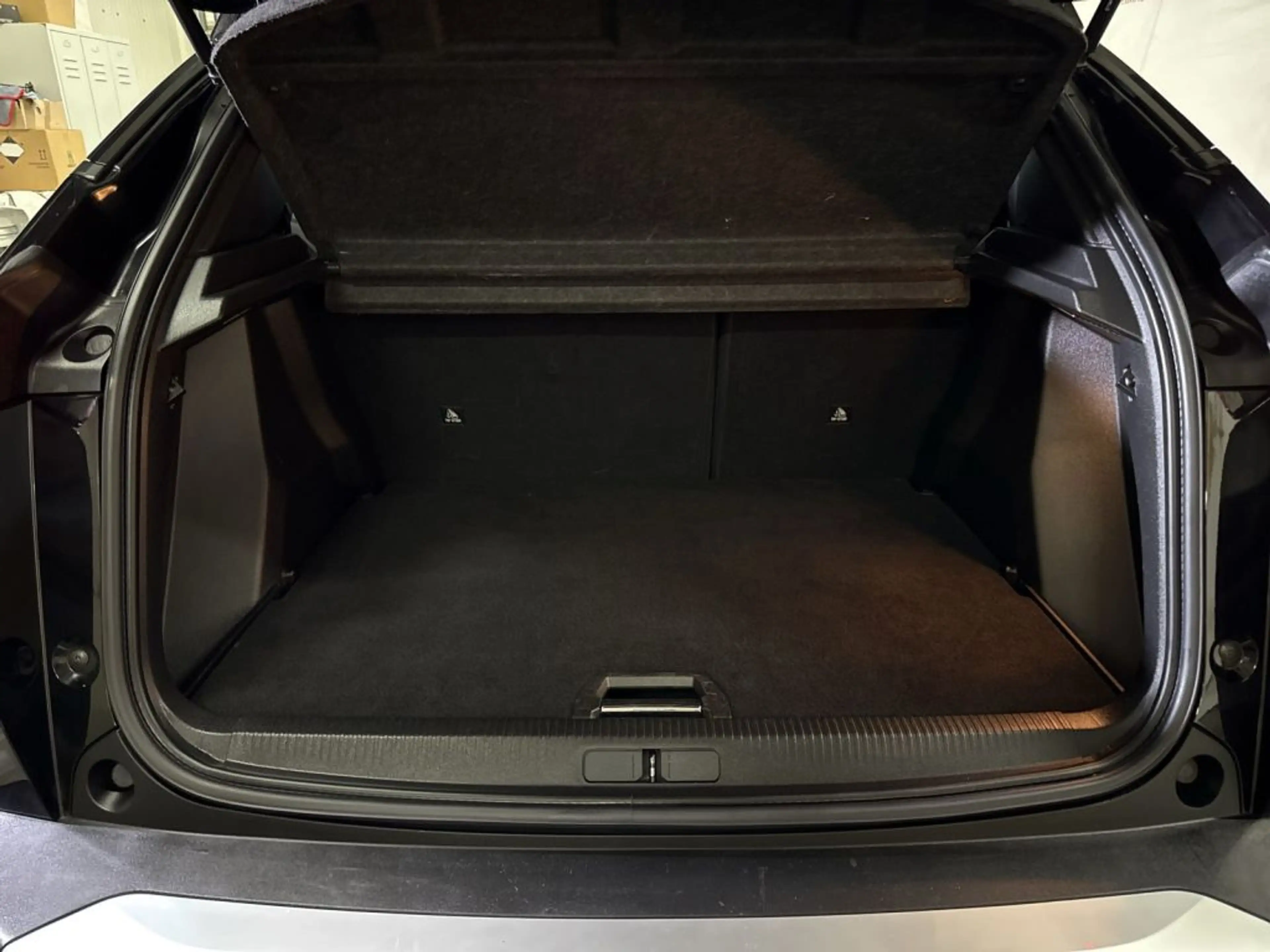Peugeot 2008 Elektro Allure — photo 6