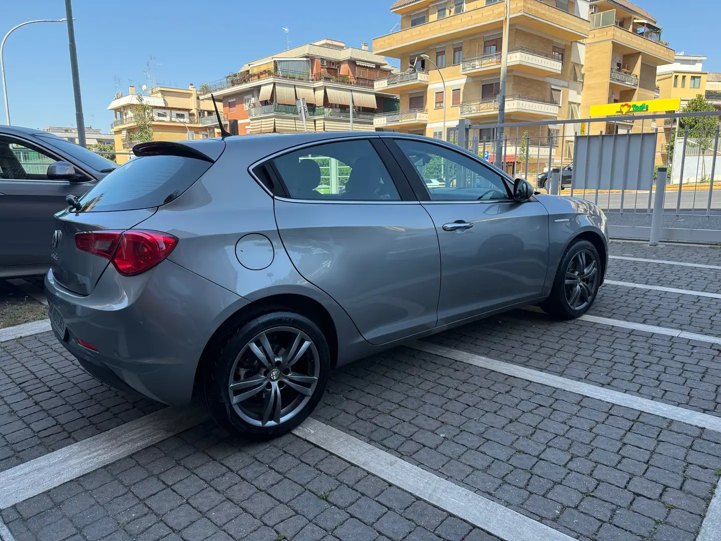 Alfa Romeo Giulietta 1.6 JTDm-2 Distinctive - CONDIZIONI MANIACALI Grigio - 2