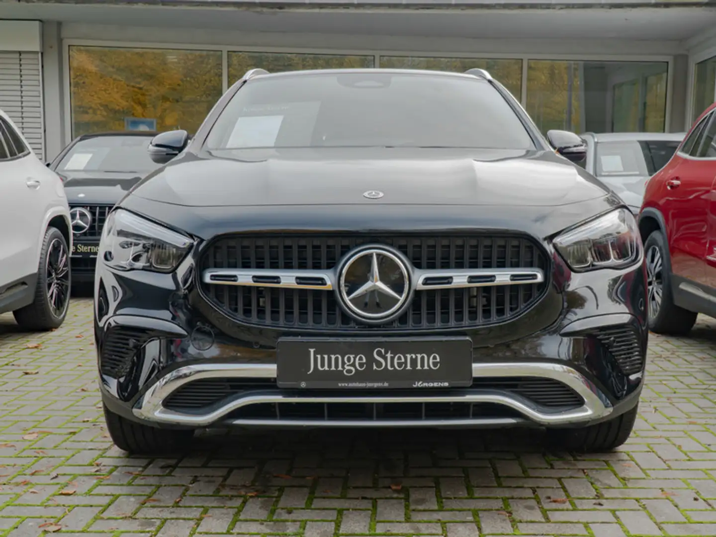 Mercedes-Benz GLA 180 Progressive/LED/Cam/AHK/Winter/EASY-PACK Schwarz - 2