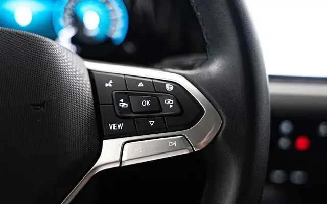 Volkswagen Golf view 13