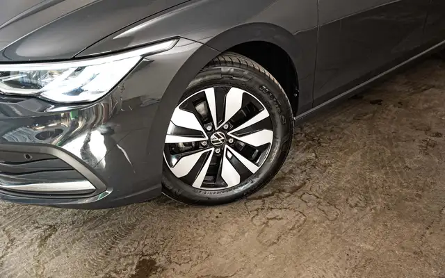 Volkswagen Golf view 5