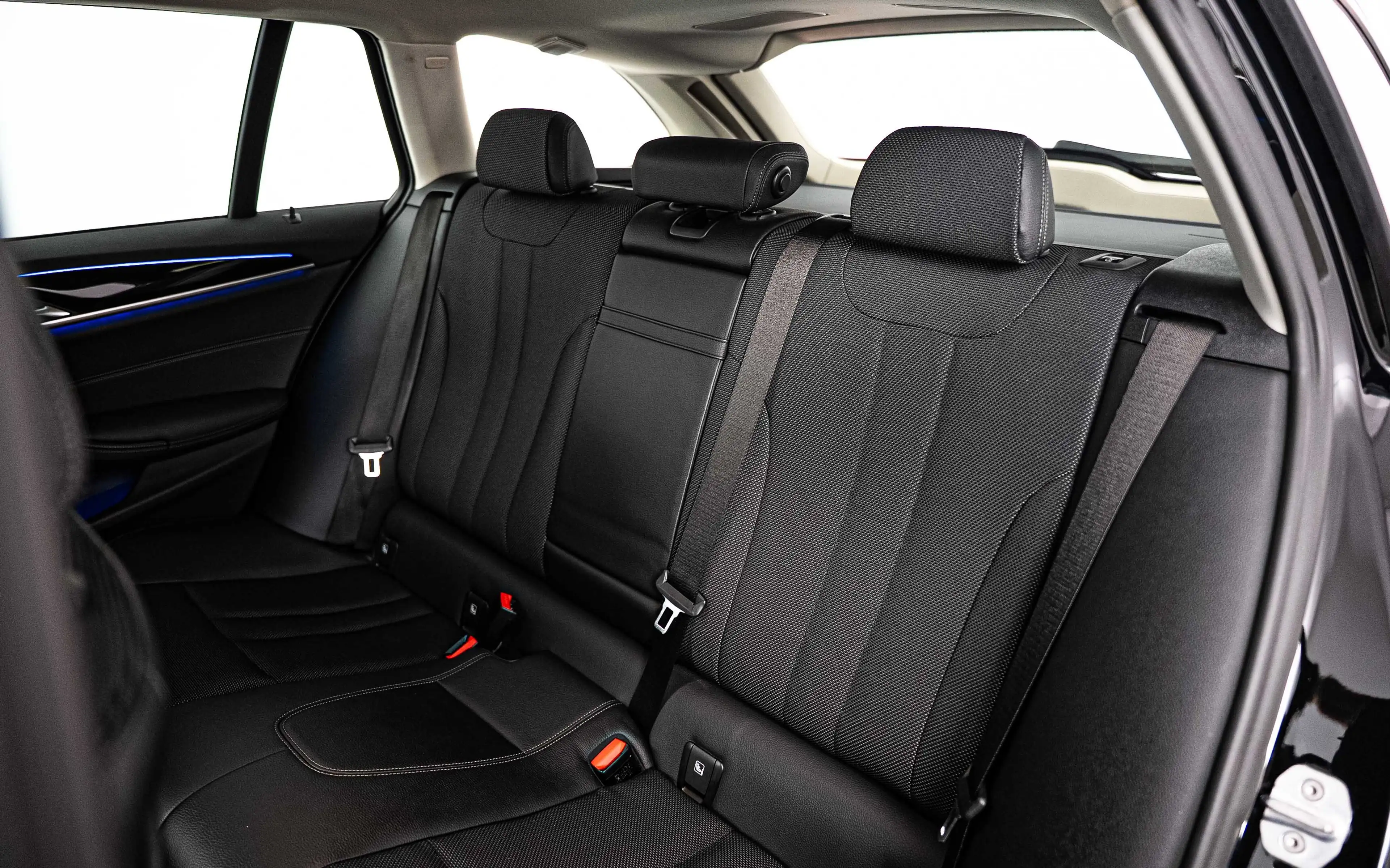 BMW 518 Touring 518 dA AdBlue — photo 8