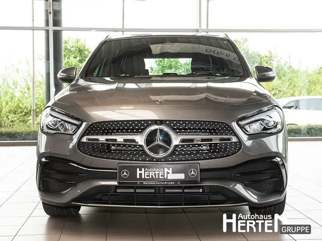 Mercedes-Benz Gla view 2