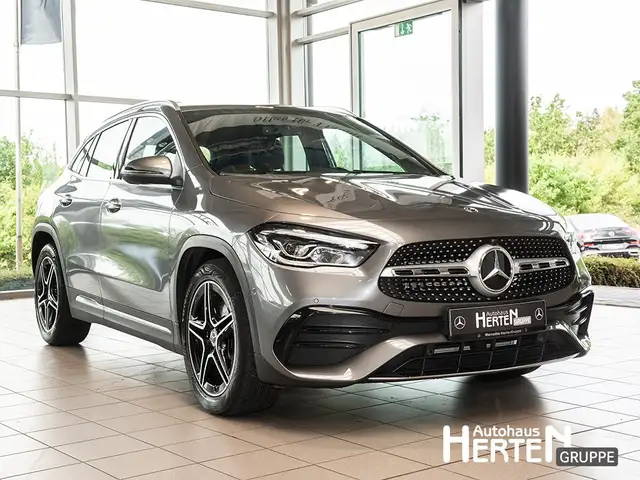 Mercedes-Benz Gla view 3