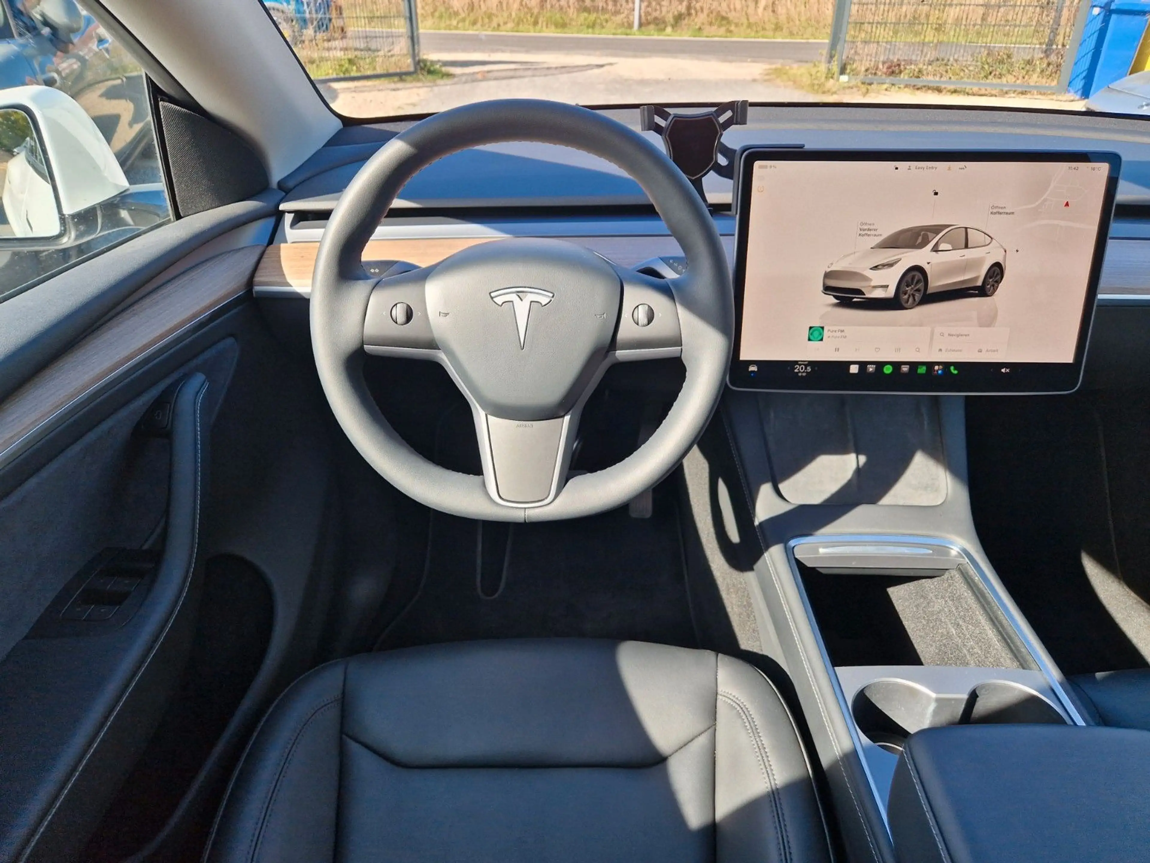 Tesla Model Y Long Range Dual Motor AWD — photo 10
