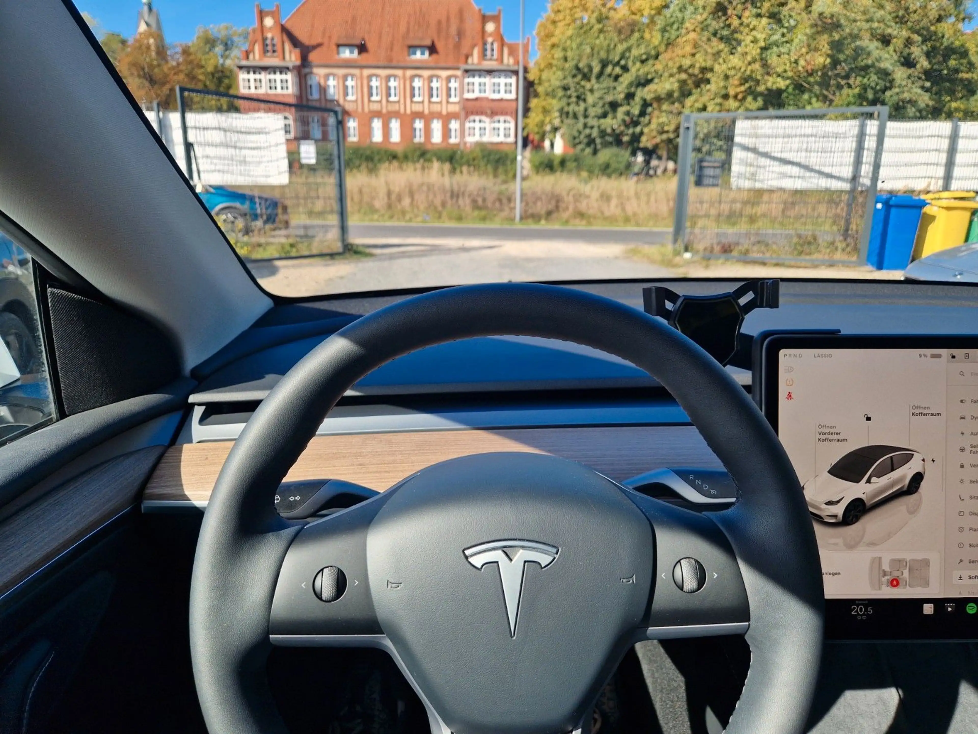 Tesla Model Y Long Range Dual Motor AWD — photo 11