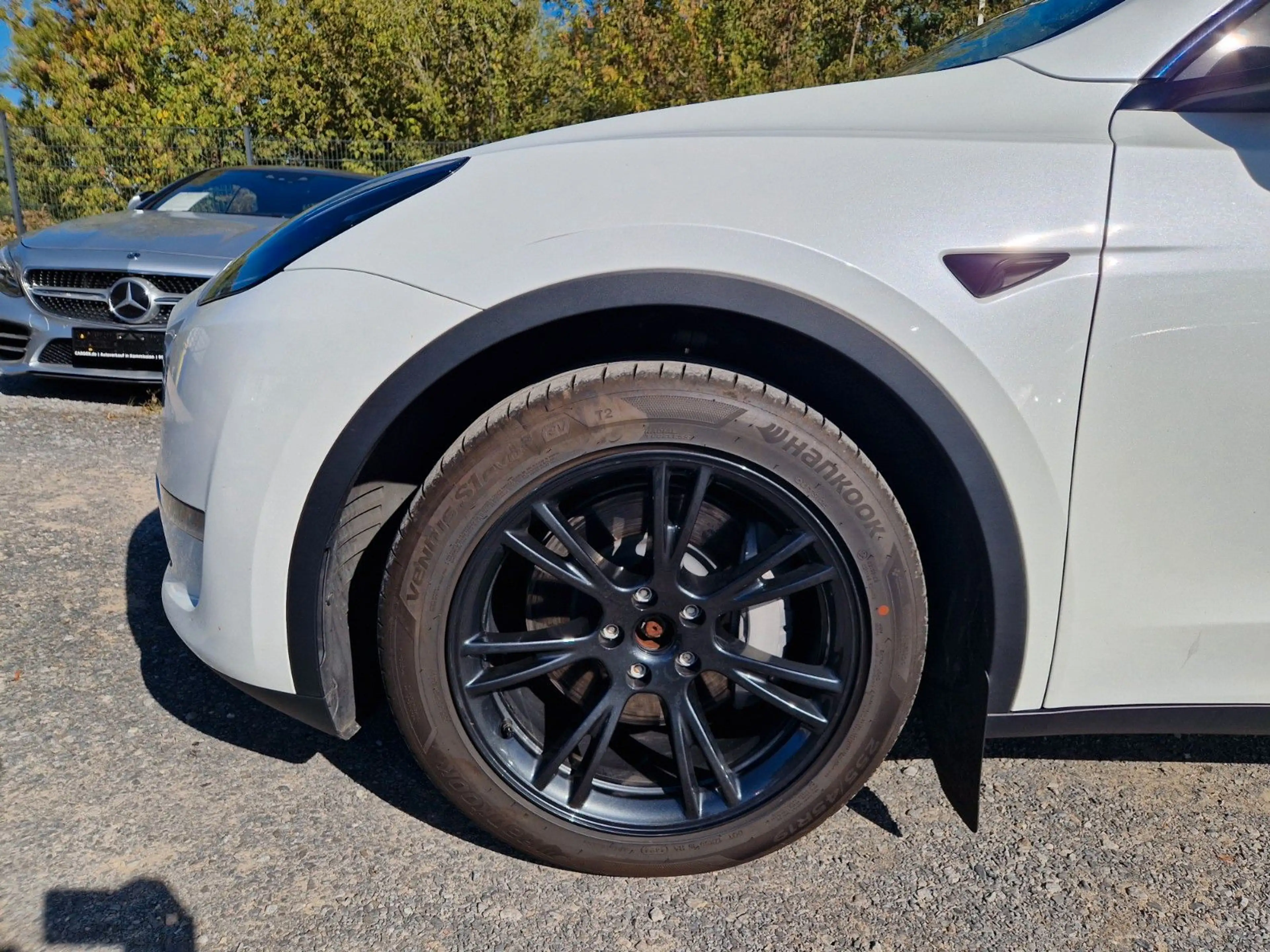 Tesla Model Y Long Range Dual Motor AWD — photo 9
