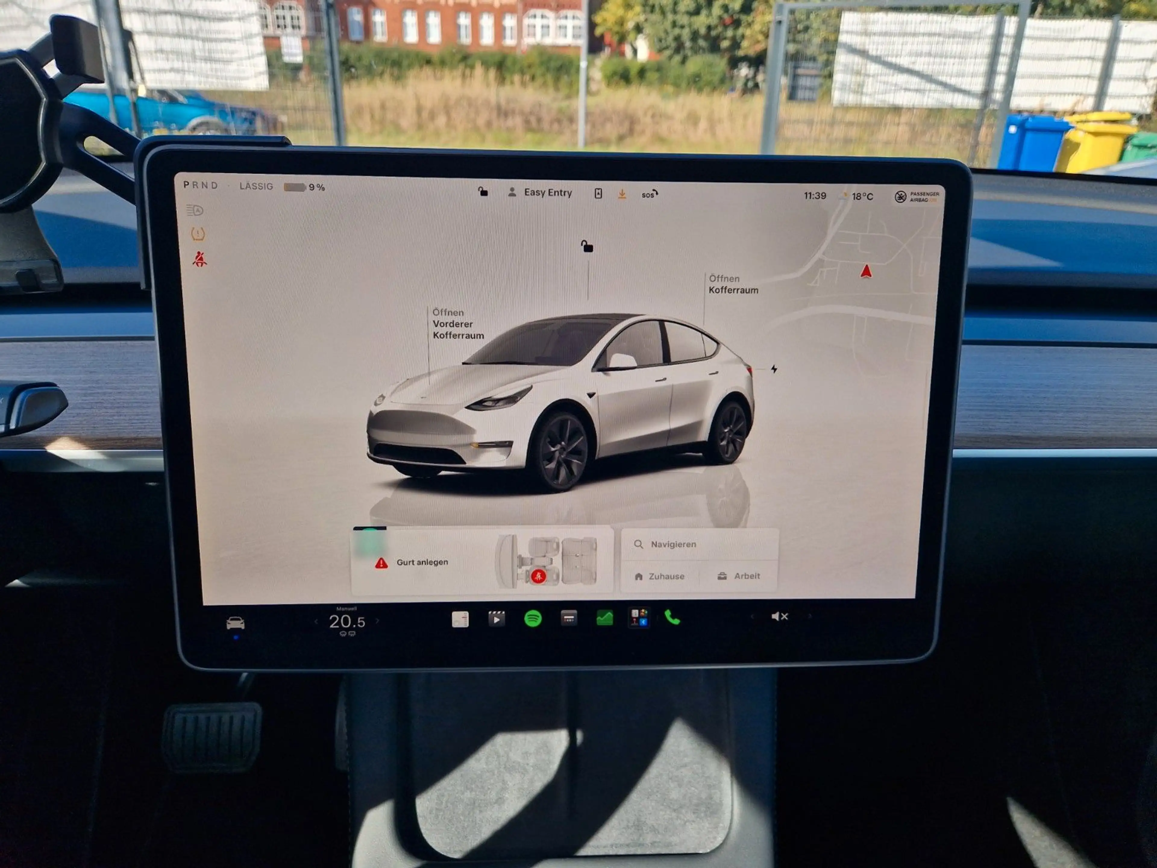 Tesla Model Y Long Range Dual Motor AWD — photo 12