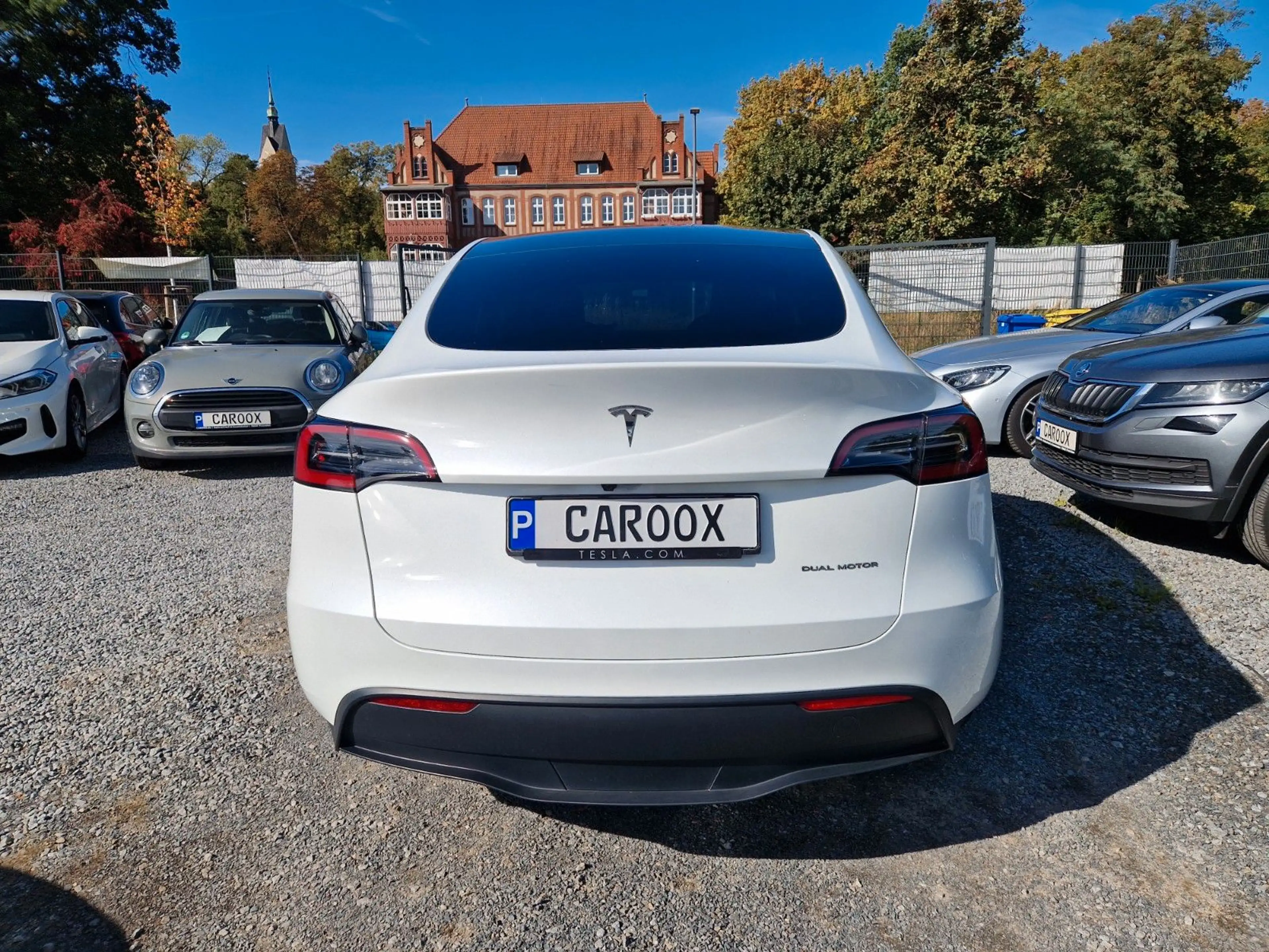 Tesla Model Y Long Range Dual Motor AWD — photo 7