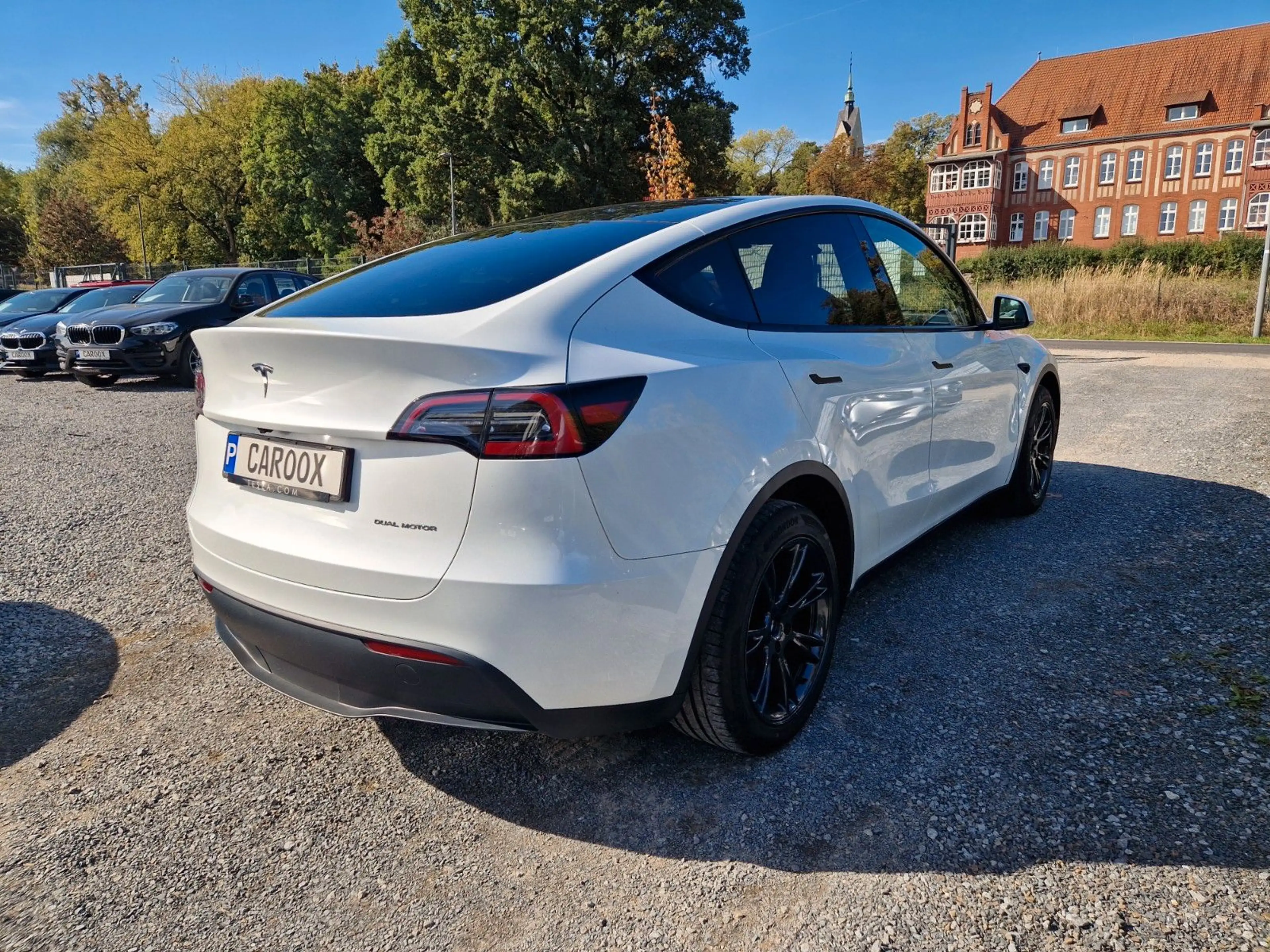 Tesla Model Y Long Range Dual Motor AWD — photo 6