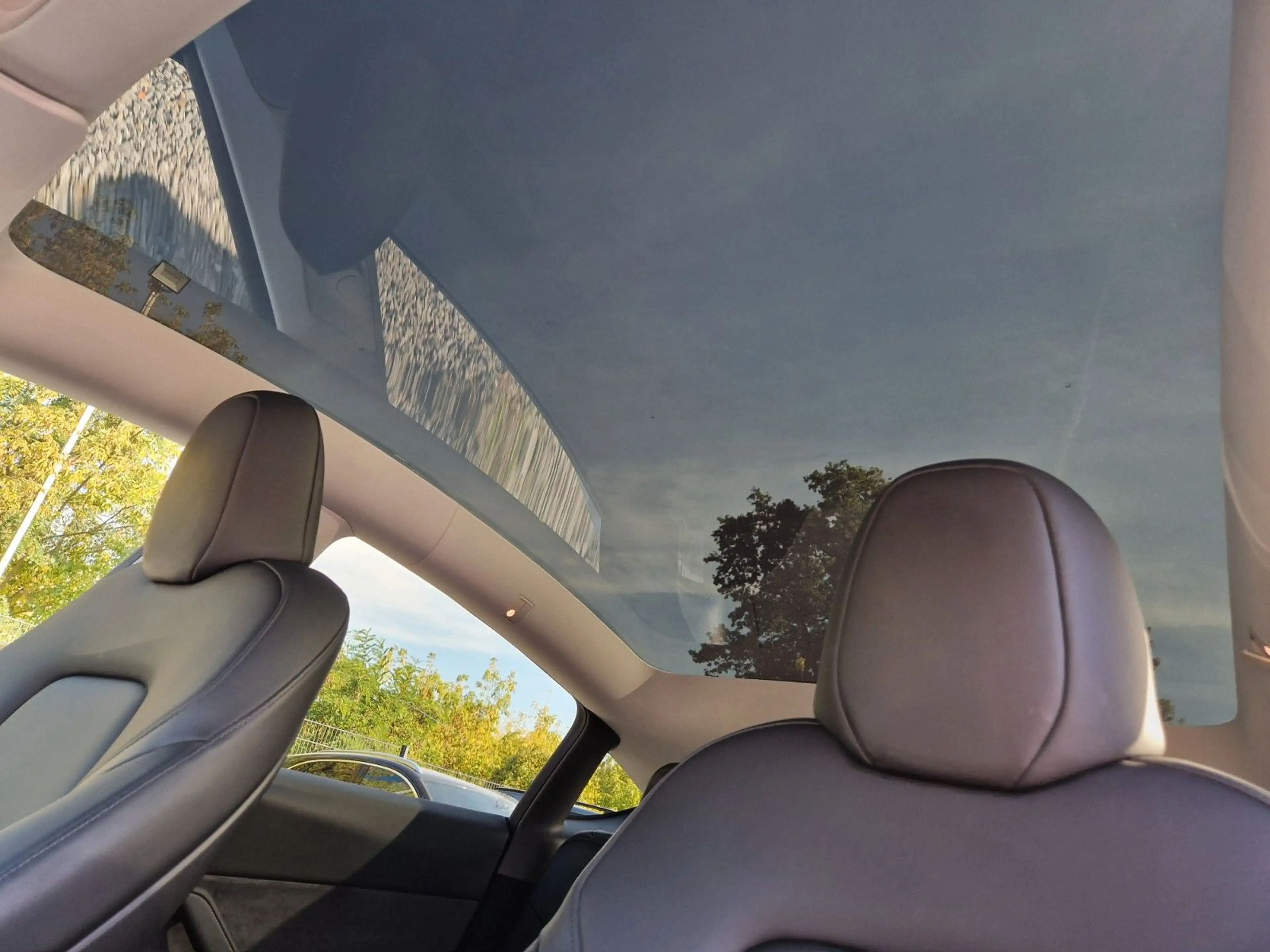 Tesla Model Y Long Range Dual Motor AWD — photo 15