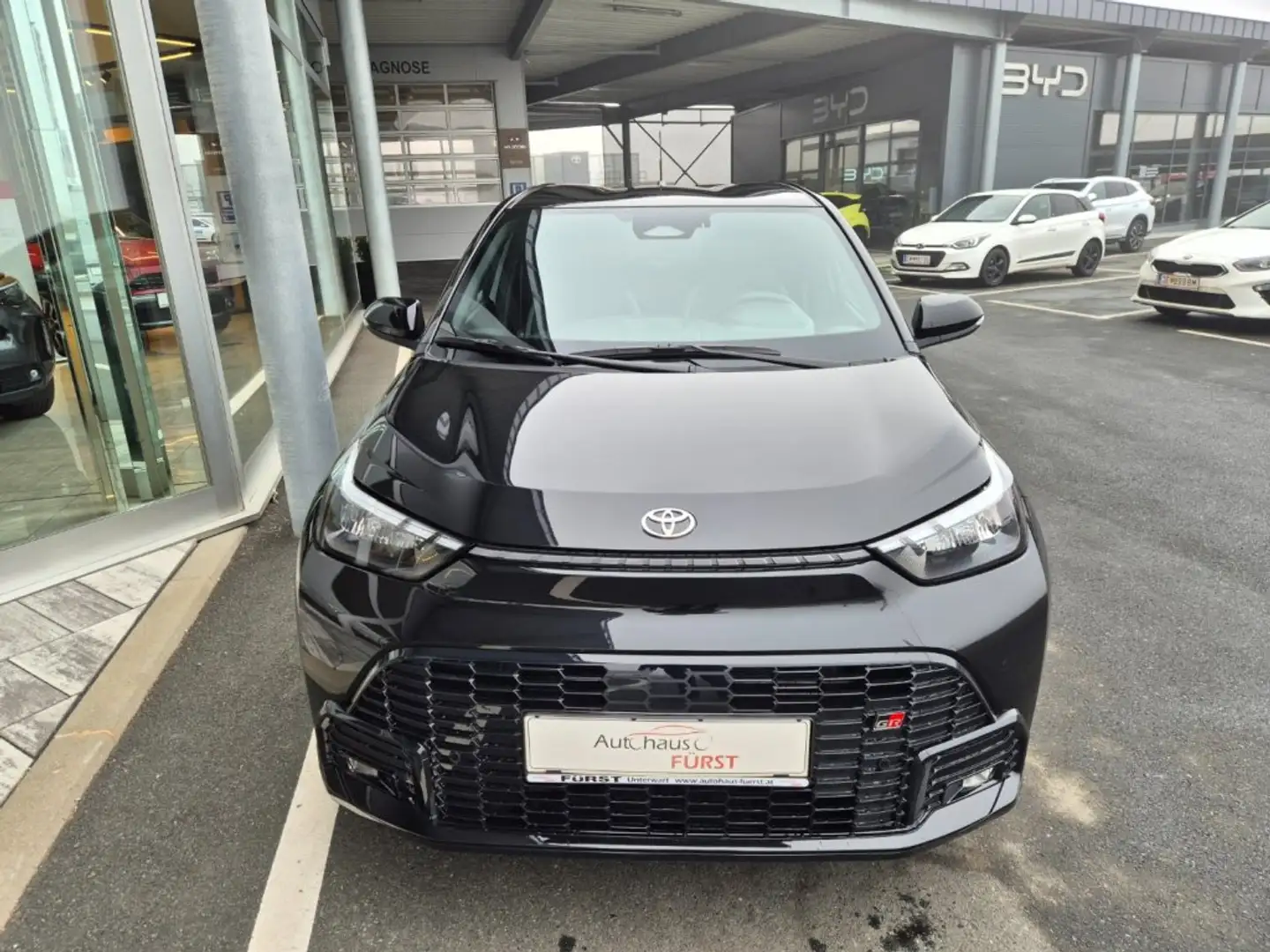 Toyota Aygo X 1,5l GR SPORT CVT HEV Schwarz - 2