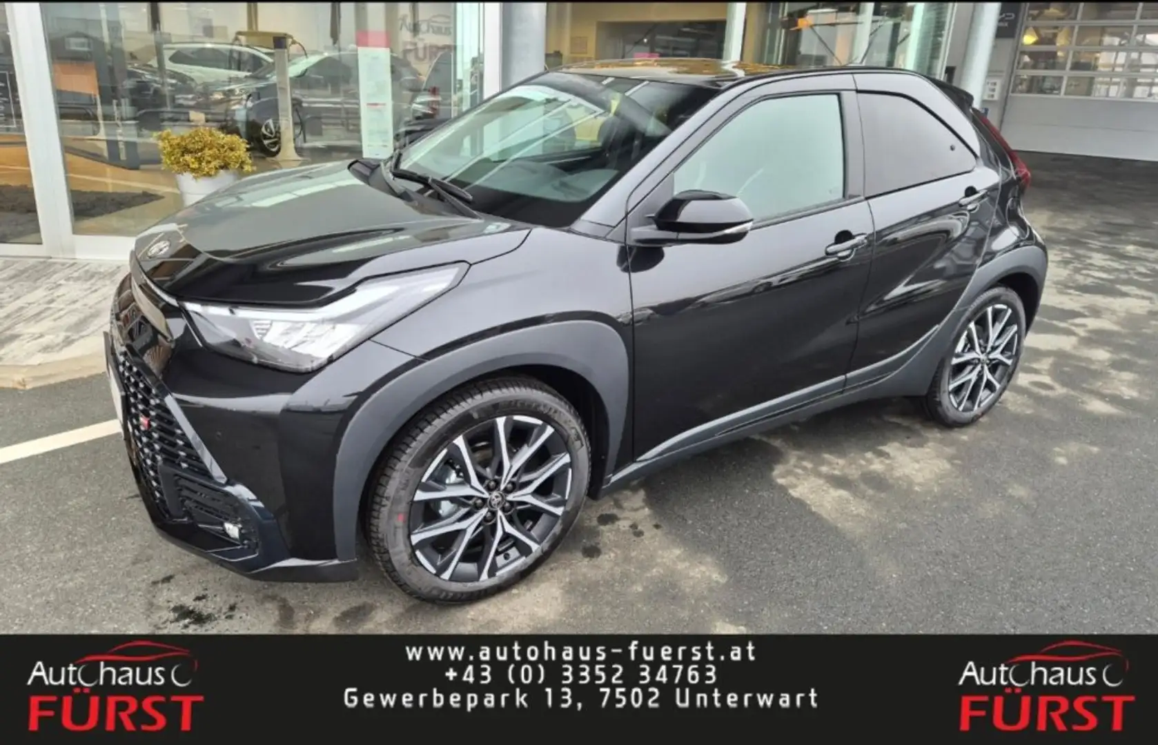 Toyota Aygo X 1,5l GR SPORT CVT HEV Schwarz - 1