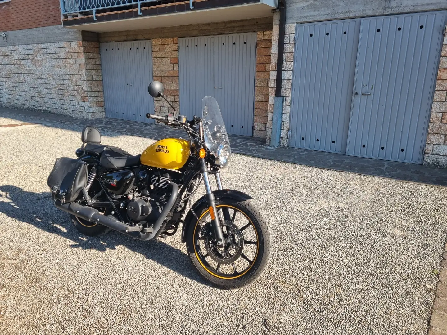 Royal Enfield Meteor 350 Giallo - 2