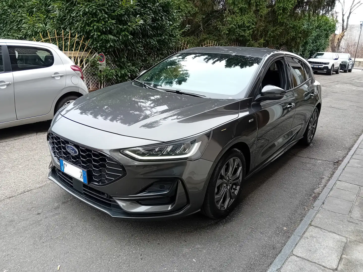 Ford Focus 1.0t ecoboost hybrid ST-Line 125cv *UNIPROP* Grau - 2