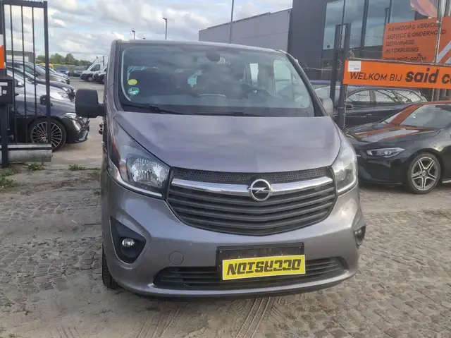 Opel Vivaro Minibus 8 place