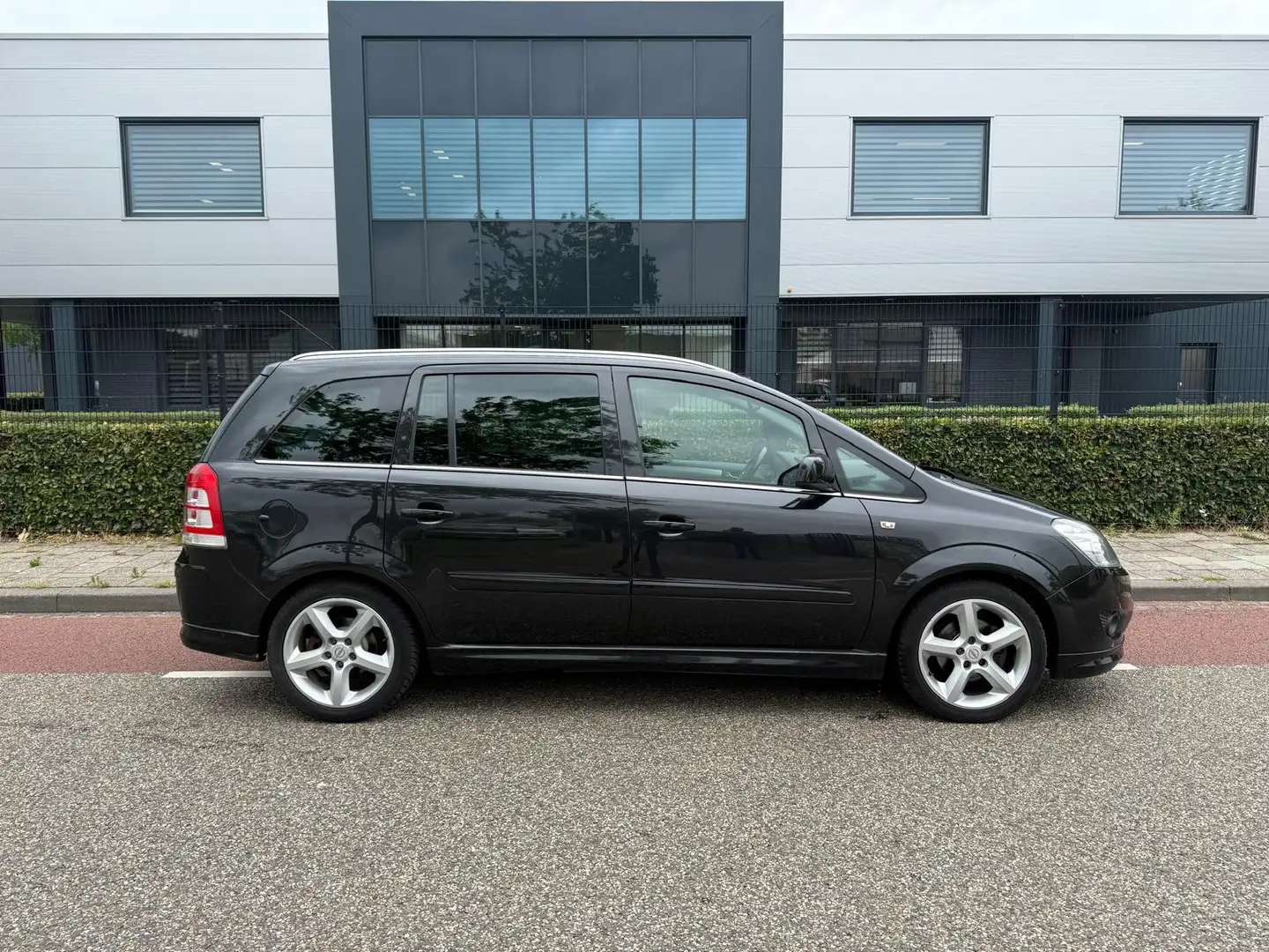 Opel Zafira 1.8 OPC Line Climate/Cruise-Control Navigatie Park Nero - 2