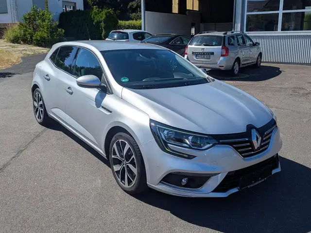 Renault Megane TCe 160 EDC BOSE Edition AUTOMATIK / NAVI / CARPLAY * ANDROID AUTO