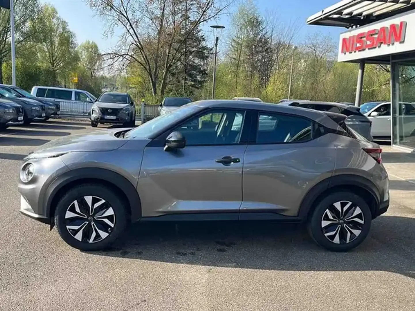 Nissan Juke N-Connecta 1.0 DIG-T 84KW/114PS Komfort Paket Klim Grijs - 2