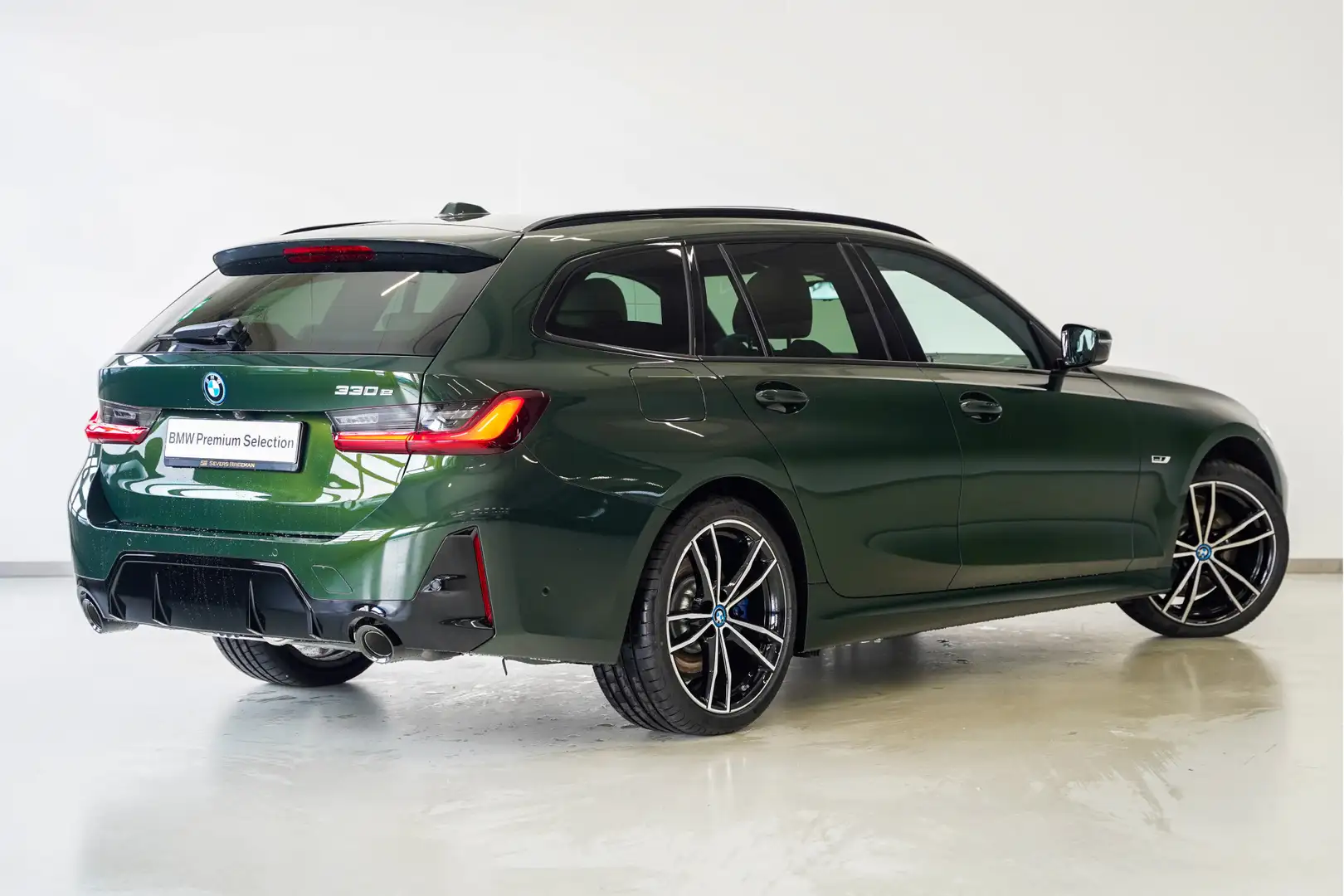 BMW 330 3 Serie Touring 330e M Sportpakket Individual Aut. Green - 2