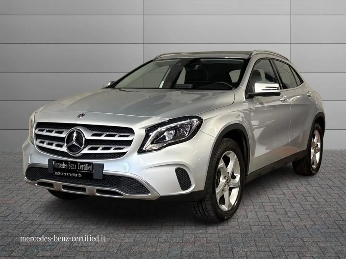 Mercedes-Benz GLA 180 Sport Auto Silber - 1