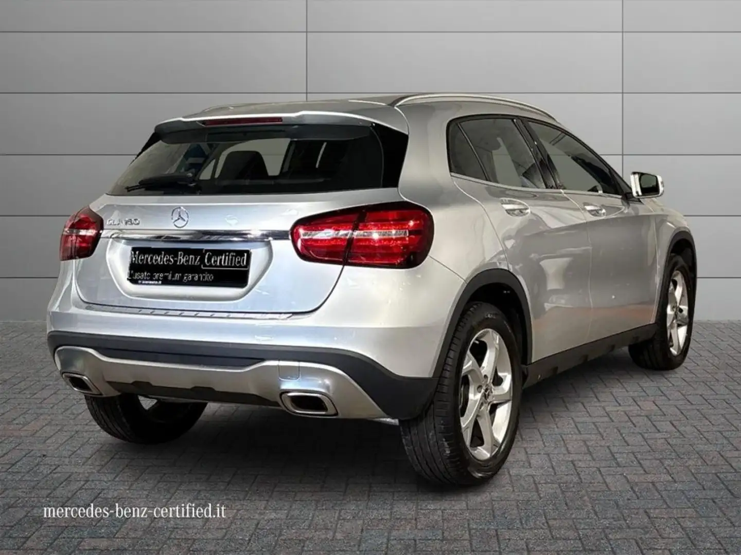Mercedes-Benz GLA 180 Sport Auto Silber - 2