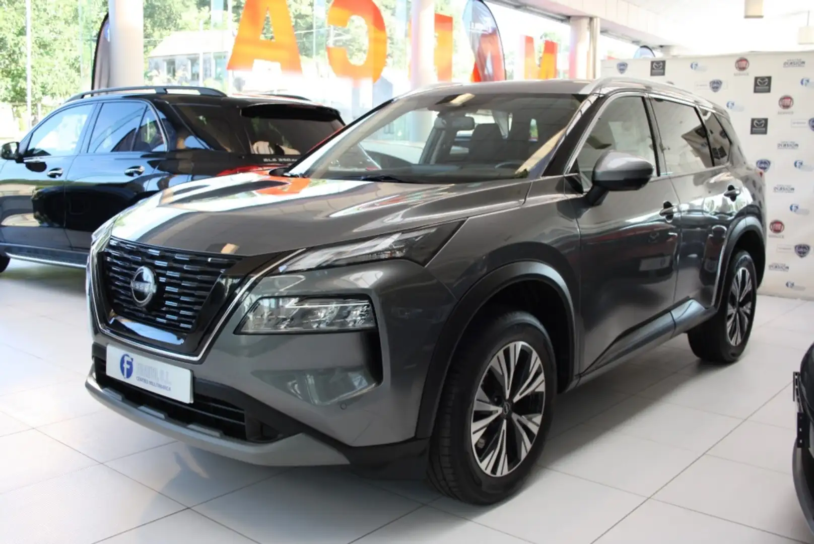 Nissan X-Trail 1.5 e-Power N-Connecta 4x2 5pl. 152kW Gris - 2