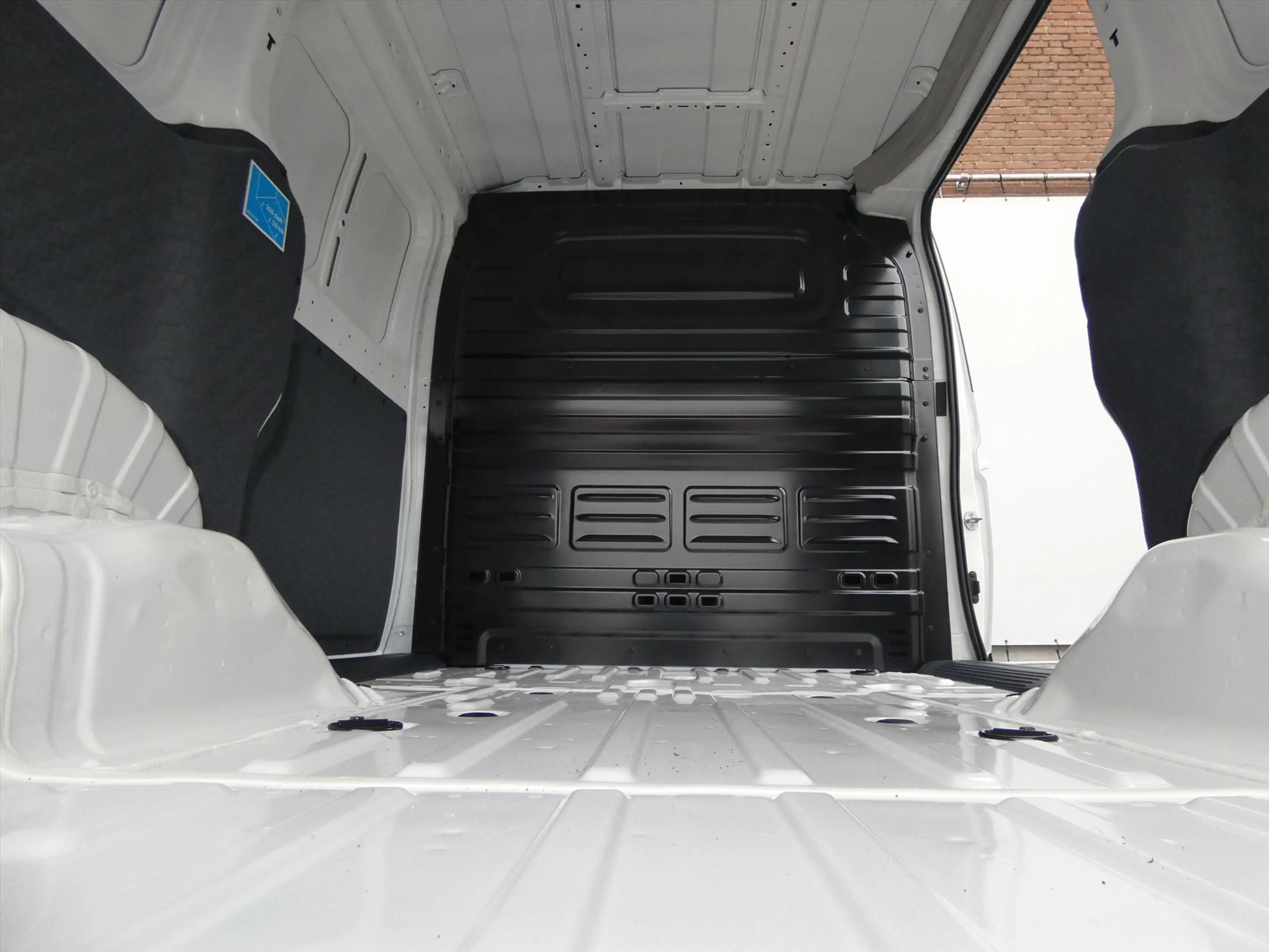 Kia PV5 Cargo GB 71,2 kWh 163pk L2H1 Elite — photo 22