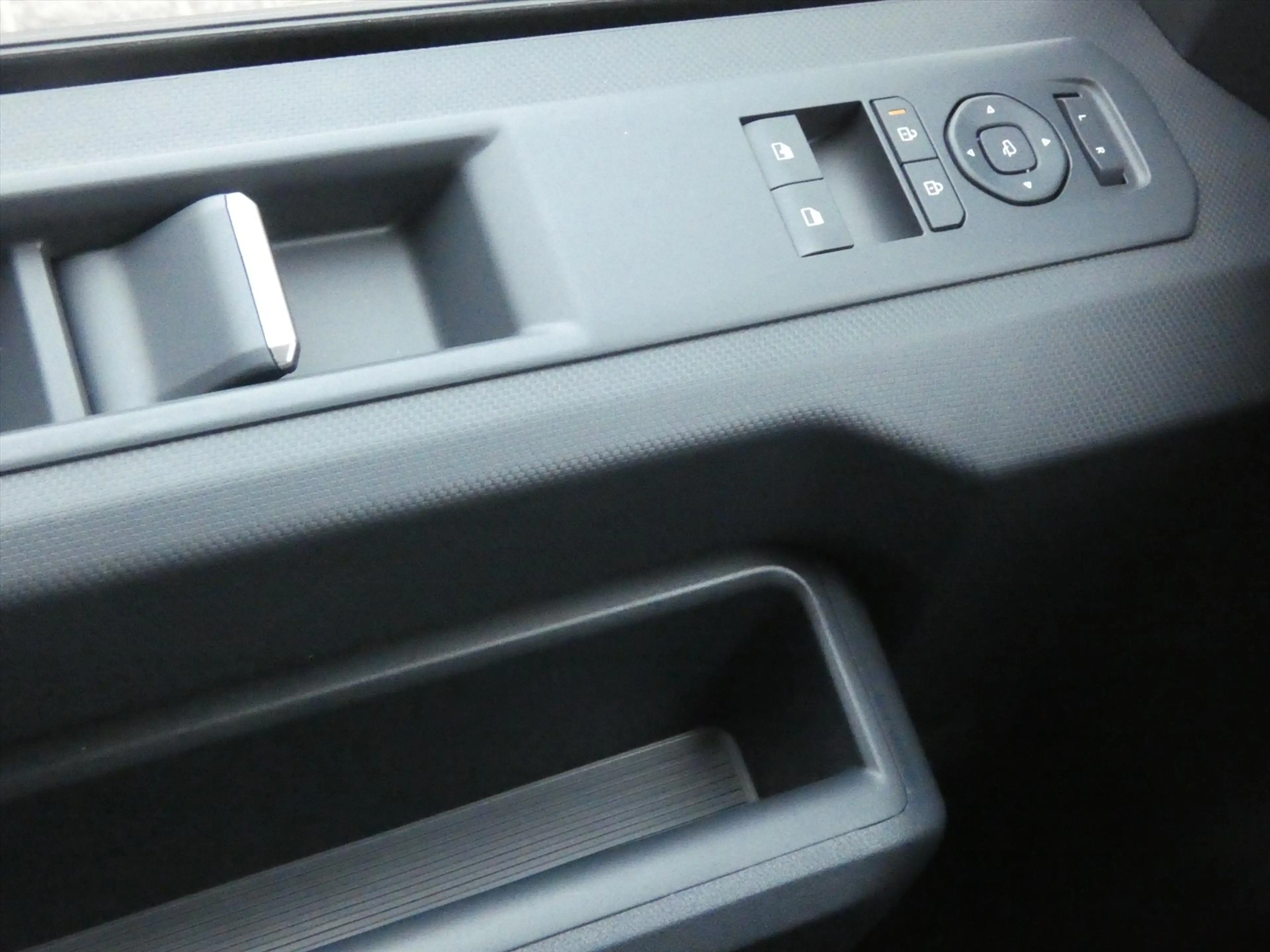 Kia PV5 Cargo GB 71,2 kWh 163pk L2H1 Elite — photo 20