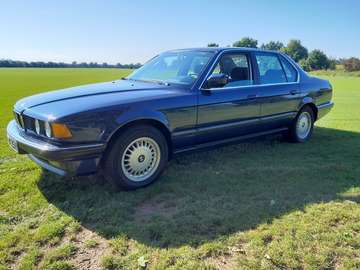 735i