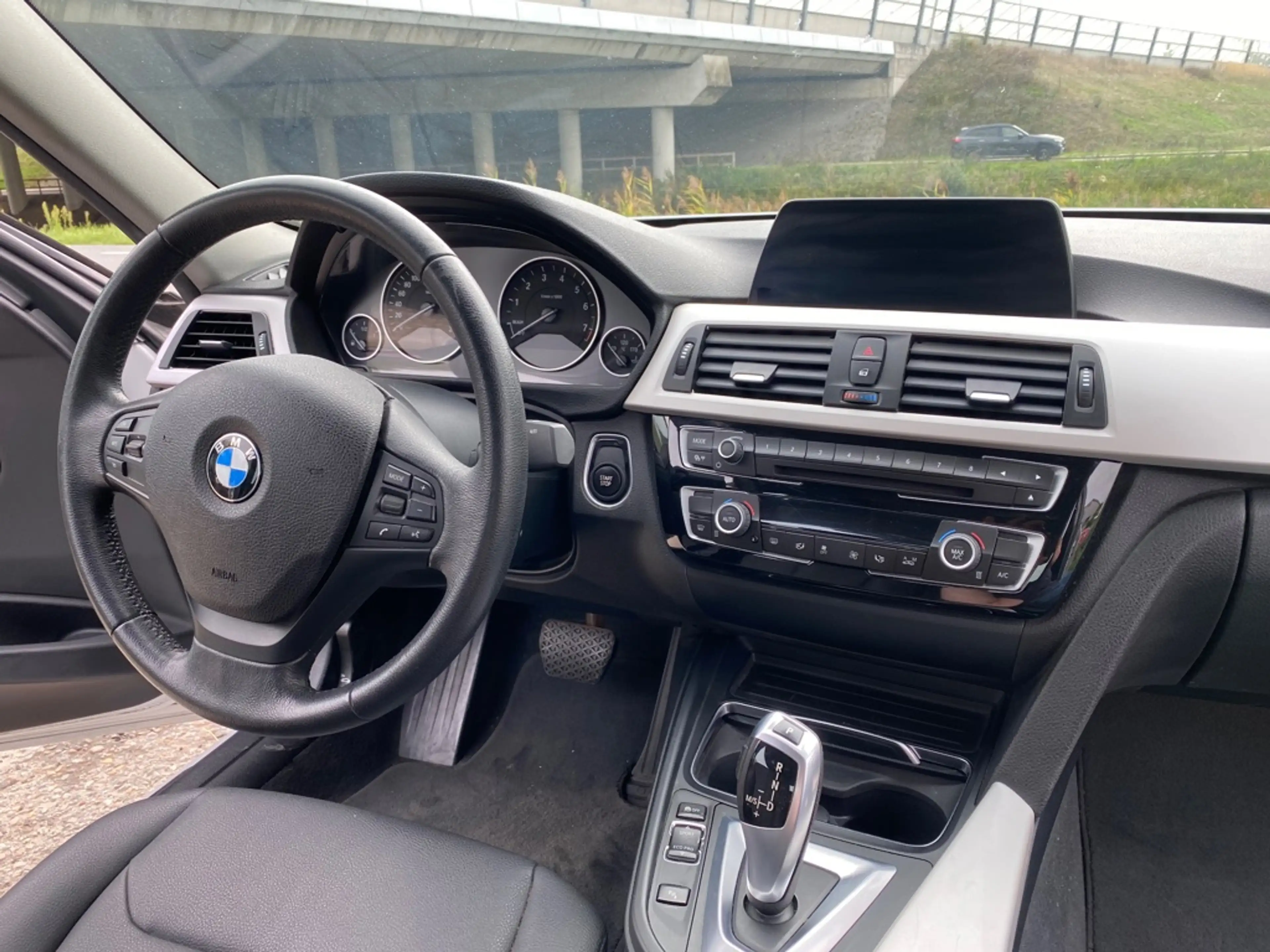 BMW 330 3-serie 330e — photo 11