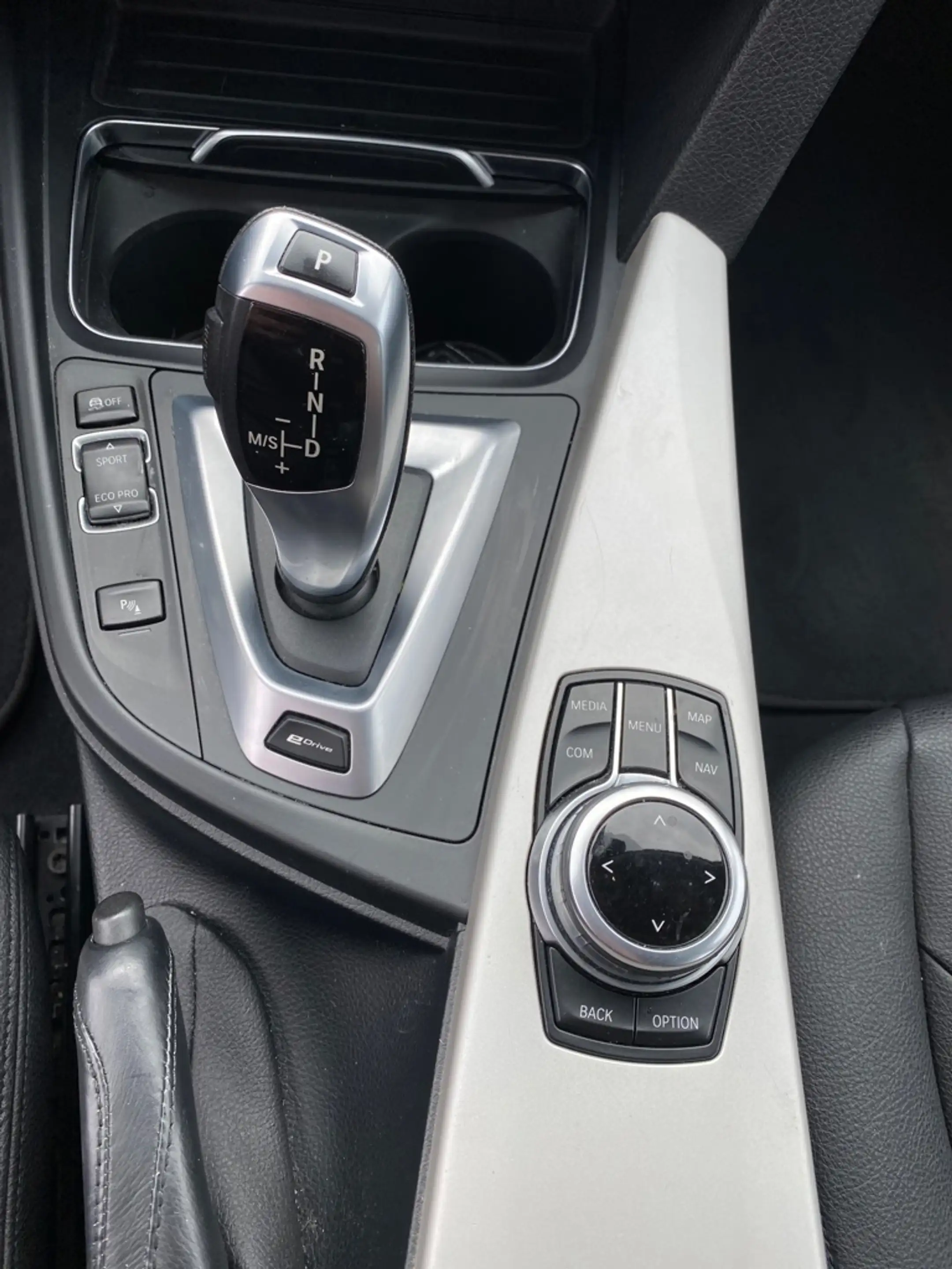 BMW 330 3-serie 330e — photo 13