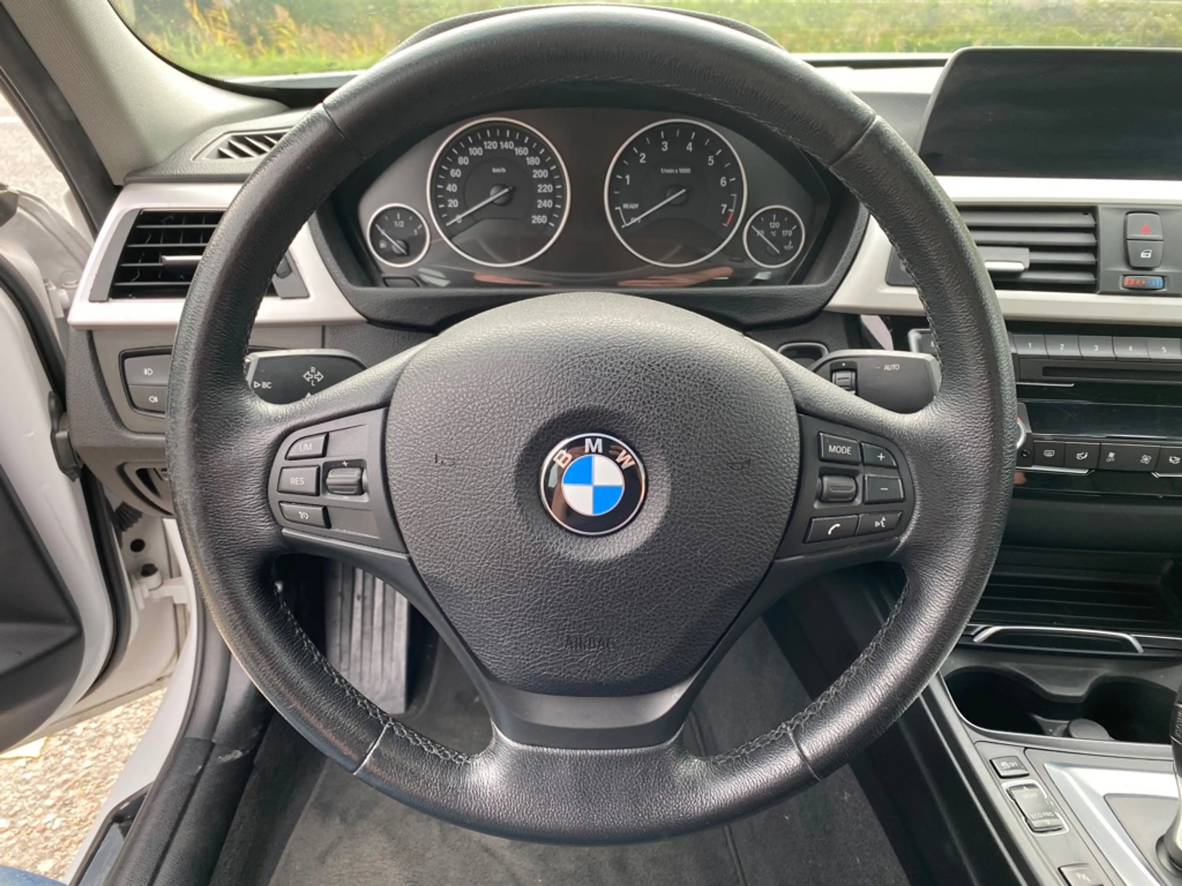 BMW 330 3-serie 330e — photo 15