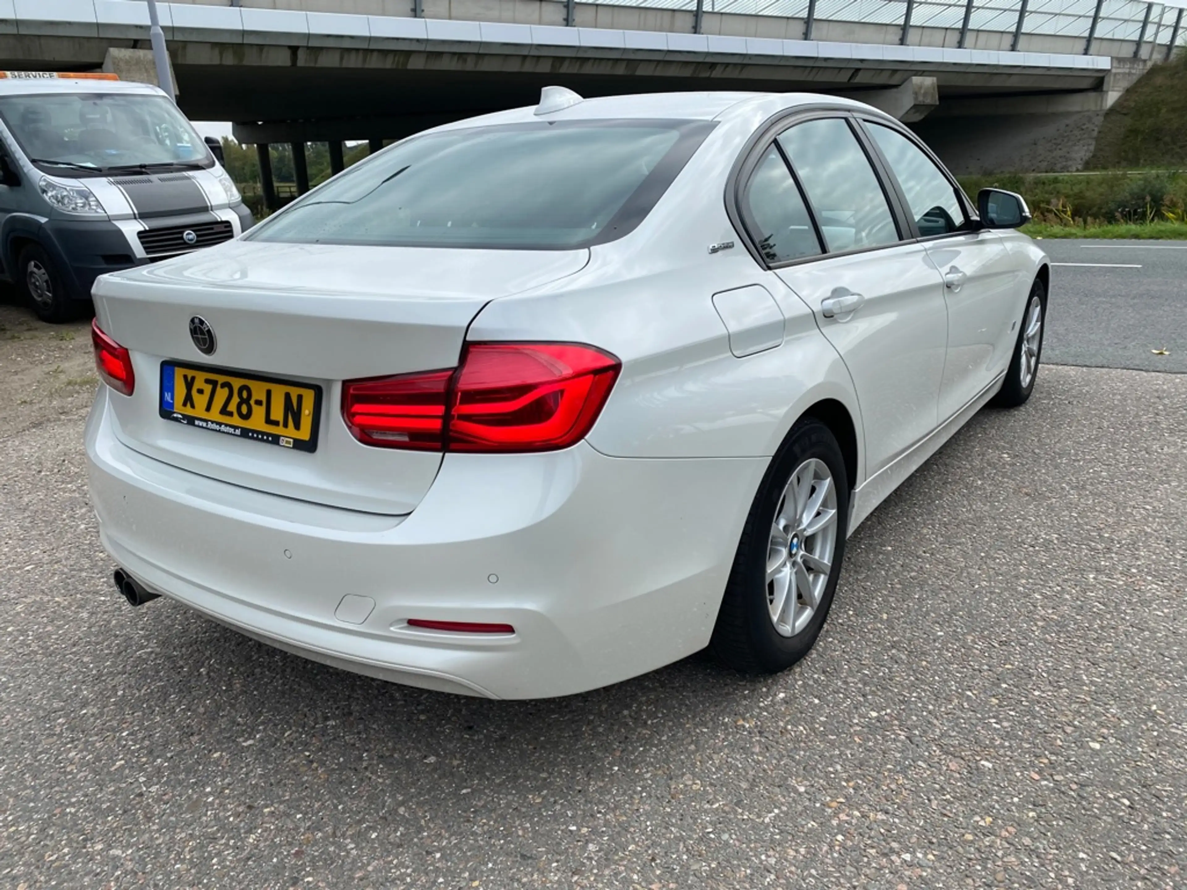 BMW 330 3-serie 330e — photo 4