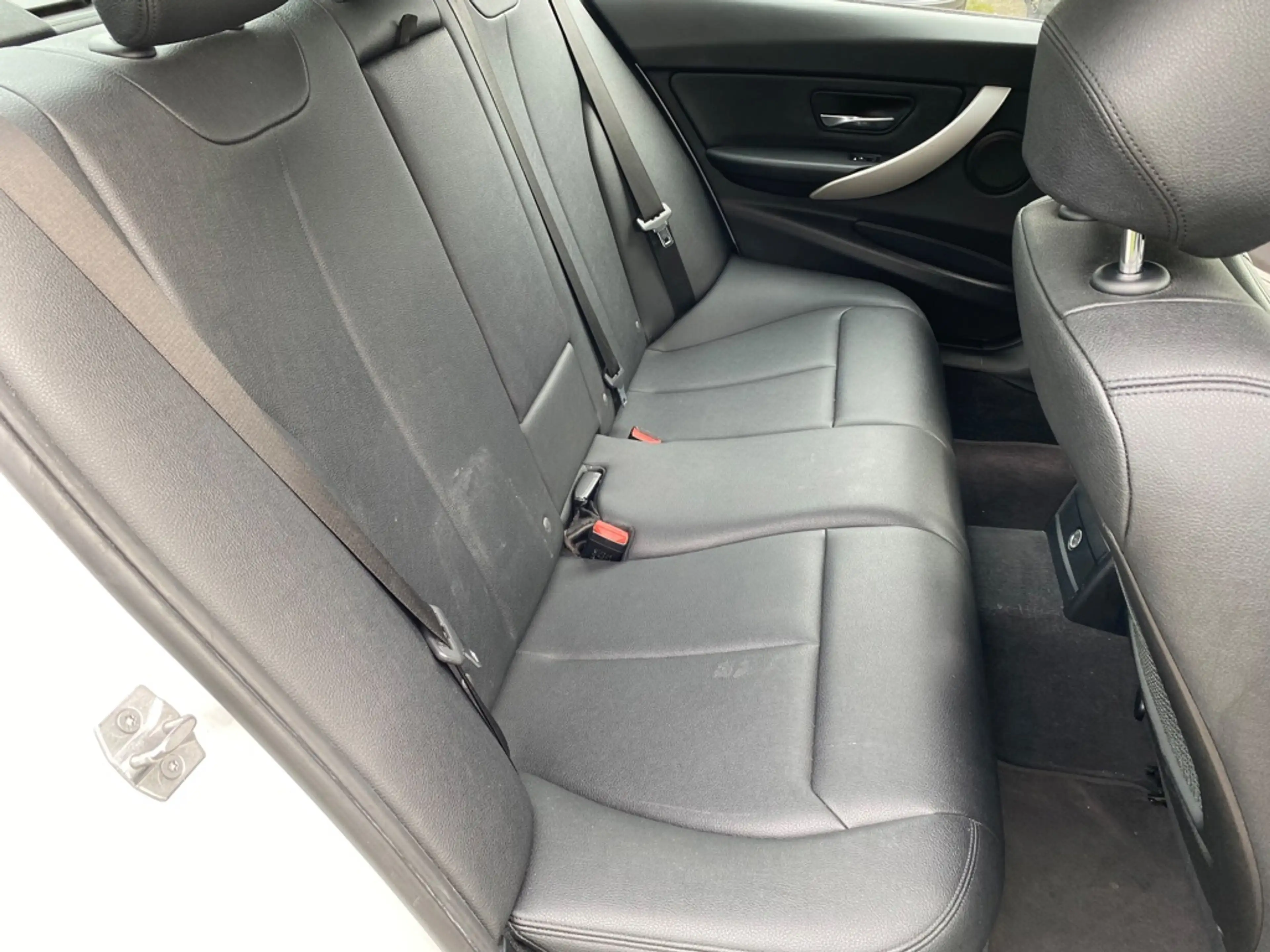 BMW 330 3-serie 330e — photo 9