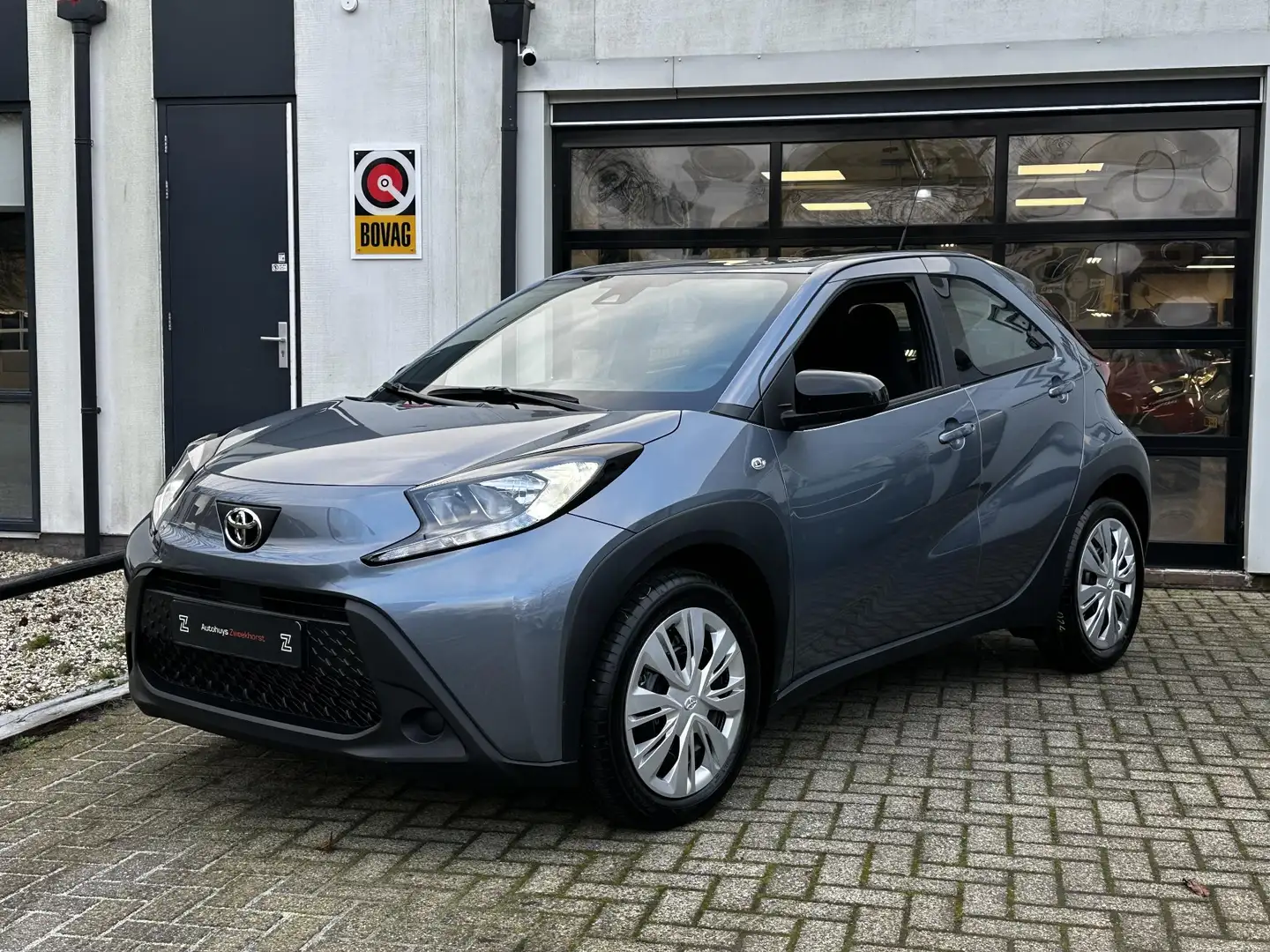 Toyota Aygo X 1.0 VVT-i MT Play Camera, Carplay, Cruise Gris - 2