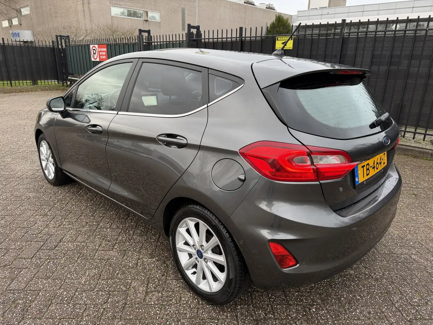 Ford Fiesta 1.1 Titanium B&O/Carplay/Camera/LED/Cruise/LMV Gris - 2