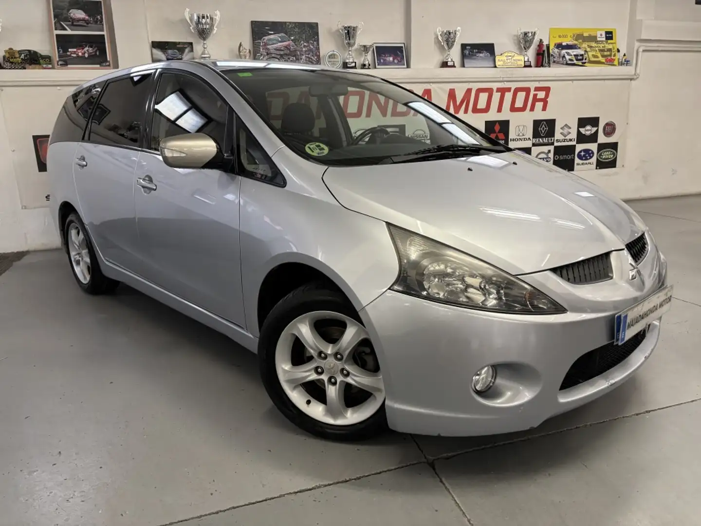 Mitsubishi Grandis 2.0DI-D Intense Plateado - 2